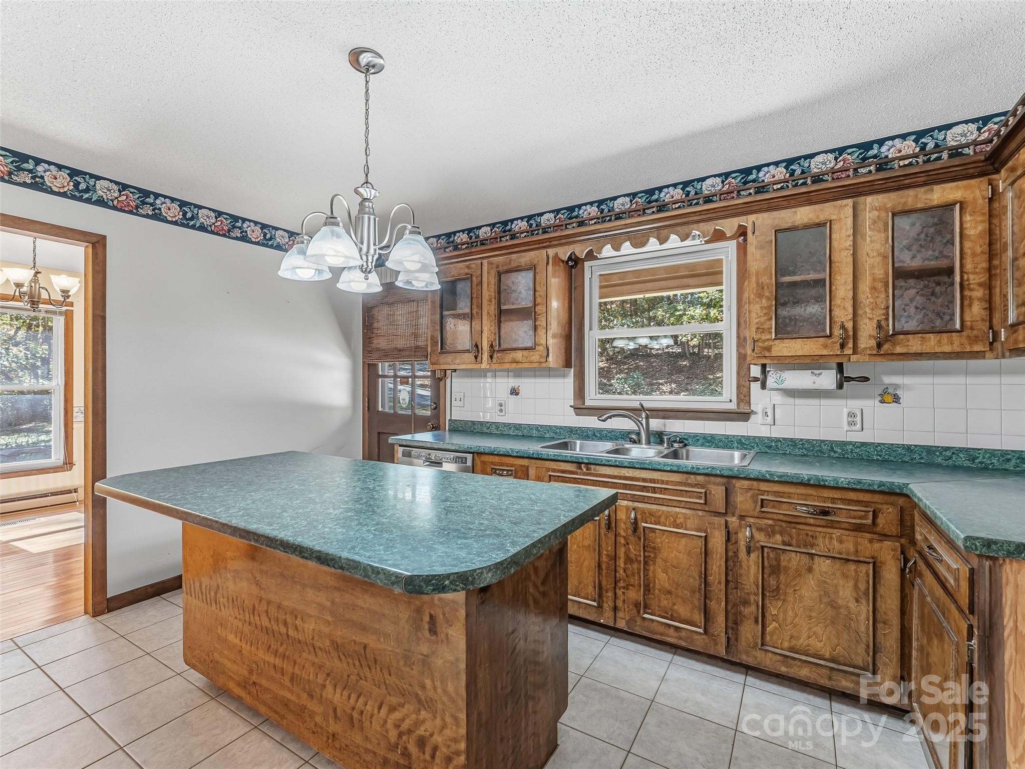 Candler, North Carolina, 28715, United States, 4 Bedrooms Bedrooms, ,3 BathroomsBathrooms,Residential,For Sale,1983385