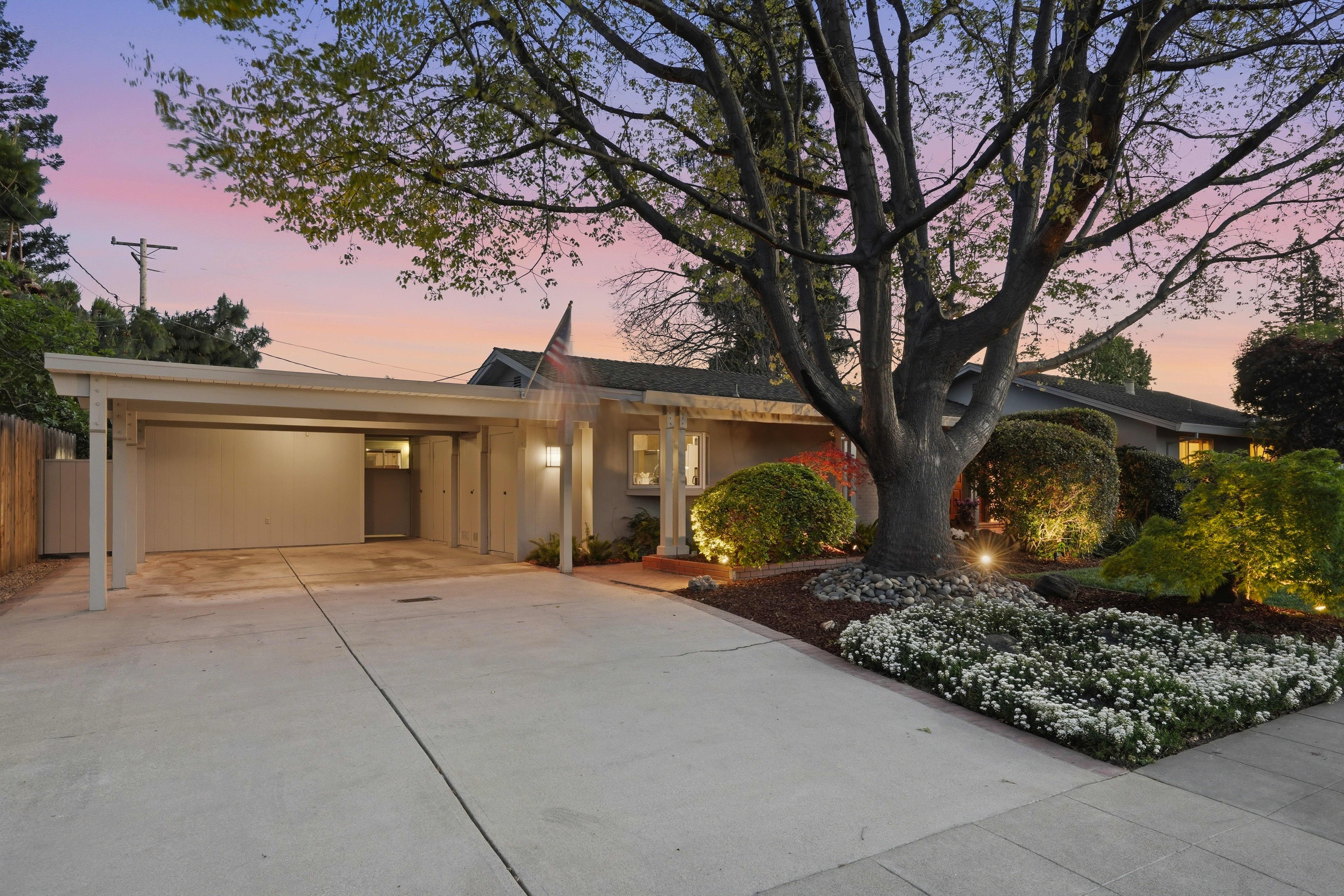  Single-Level Rancher in Coveted Neighborhood - 物件實景