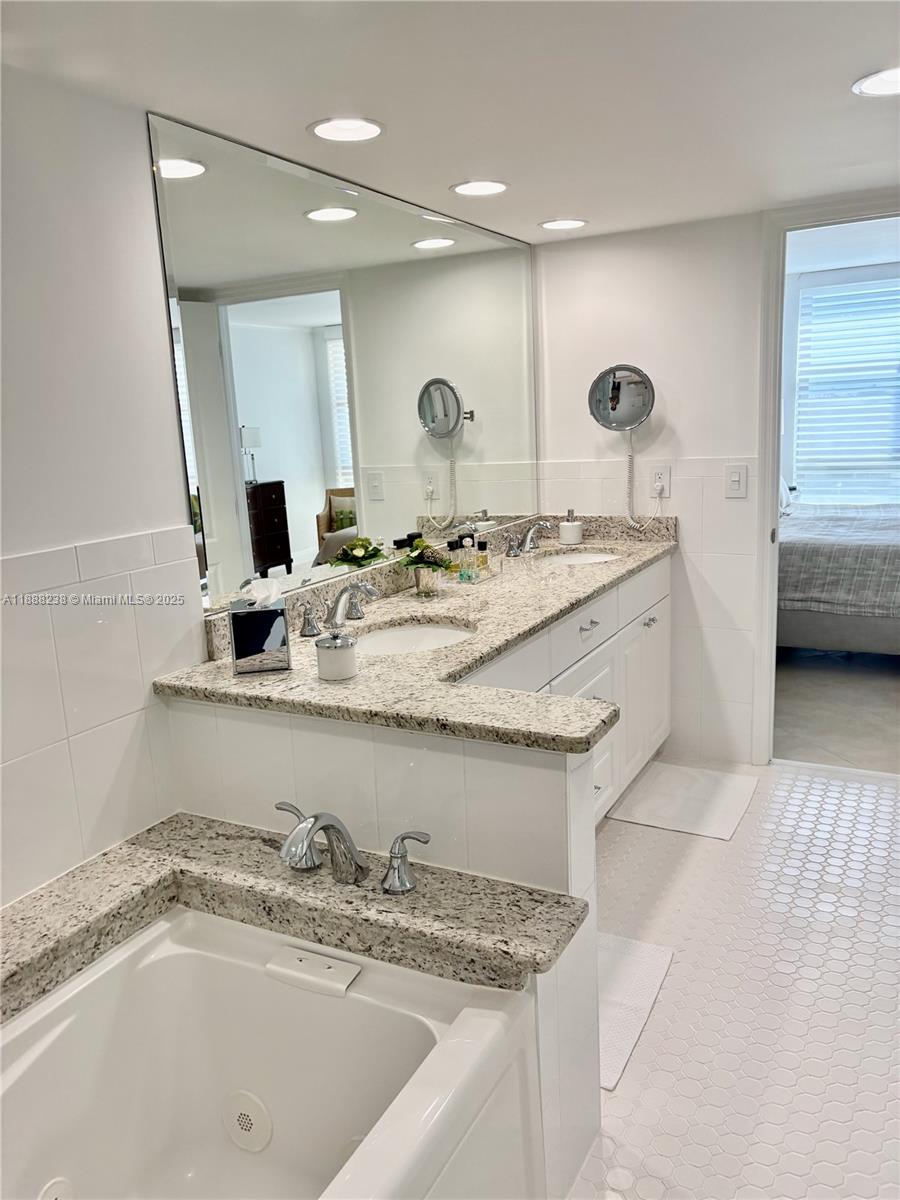 Coral Gables, Florida, 33134, United States, 2 Bedrooms Bedrooms, ,3 BathroomsBathrooms,Residential,For Sale,1987506