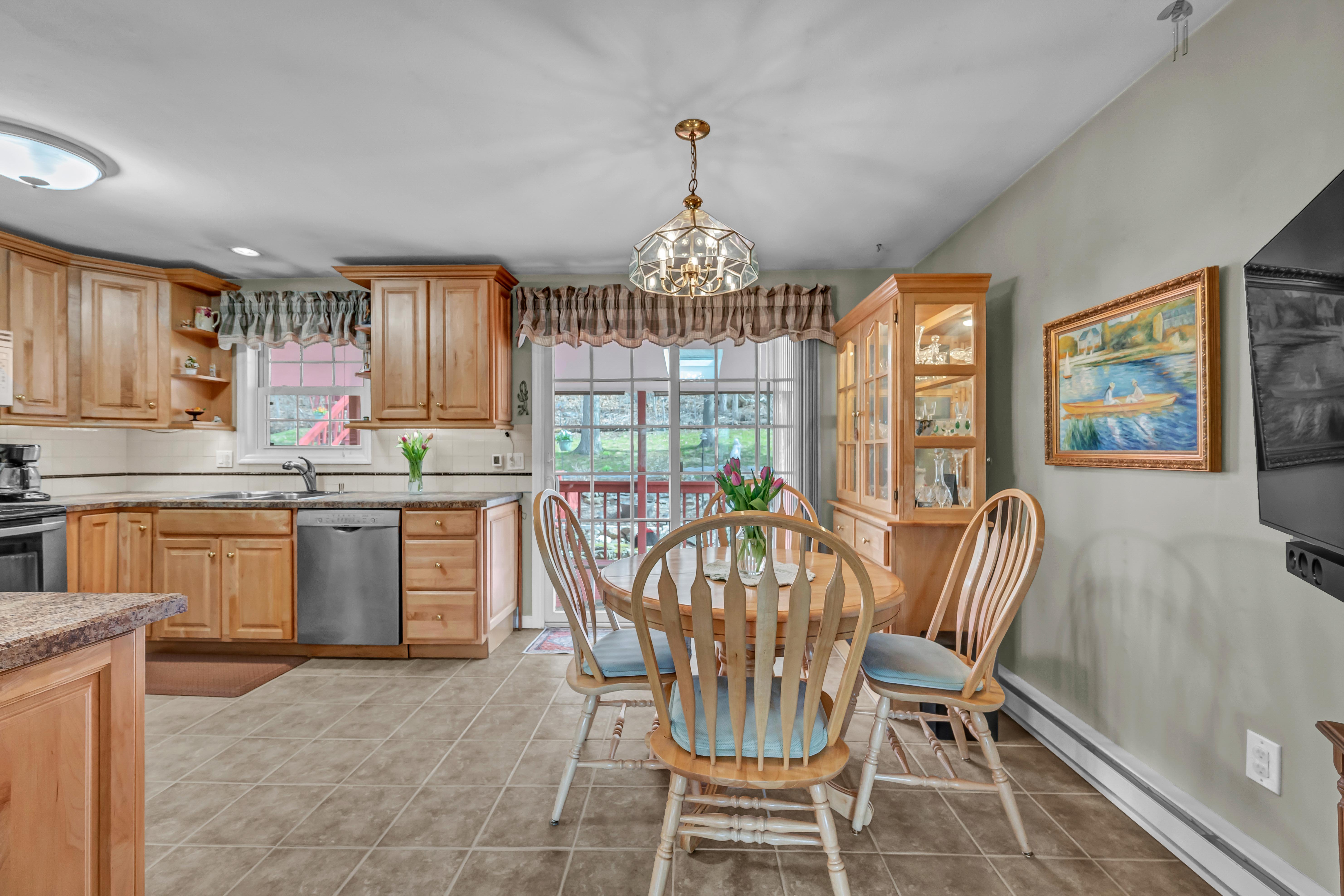  Beautifully Maintained Home - 物件實景