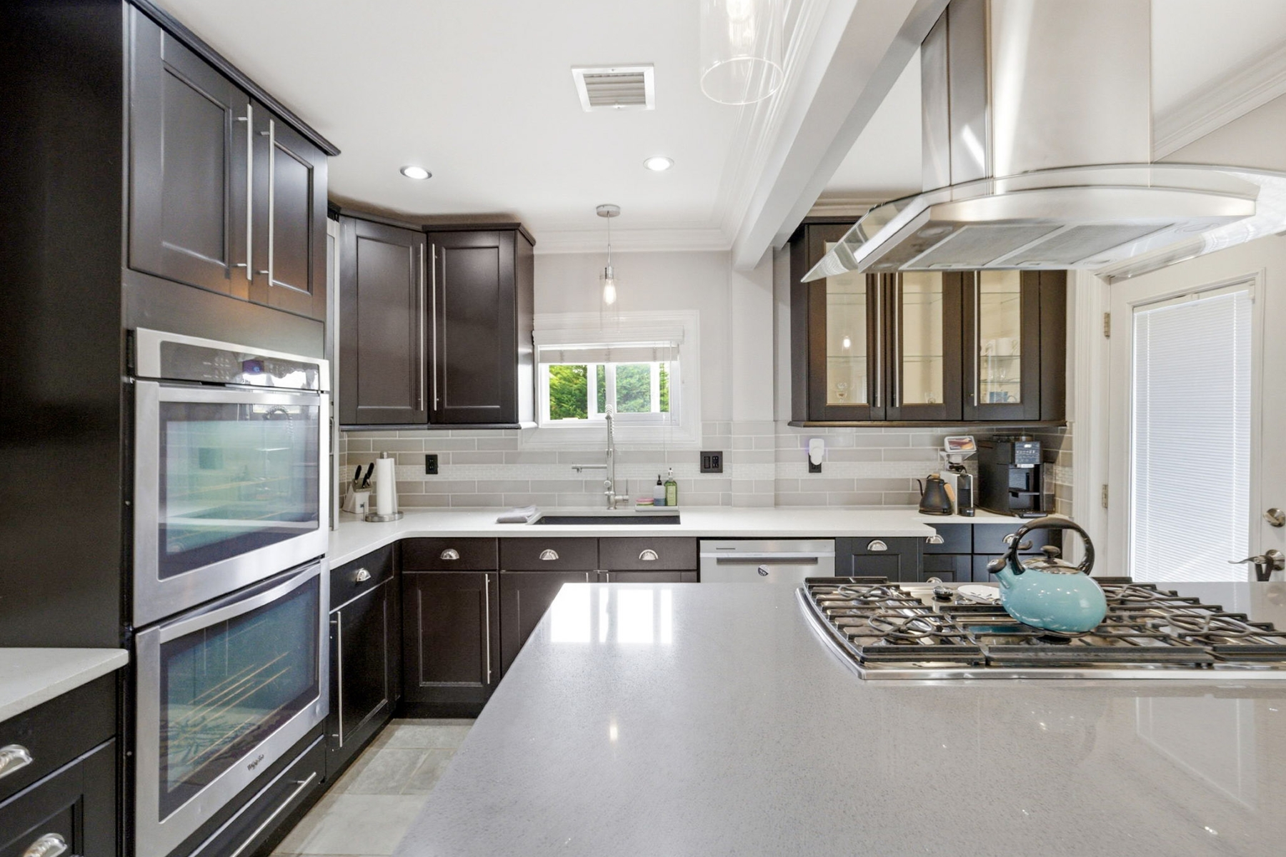  Fully Renovated Two Family Property - 物件實景