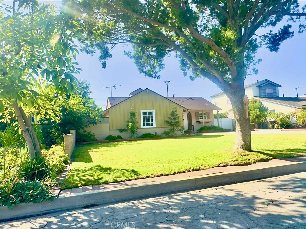 Downey, California, 90241, United States, 3 Bedrooms Bedrooms, ,2 BathroomsBathrooms,Residential,For Sale,1915568