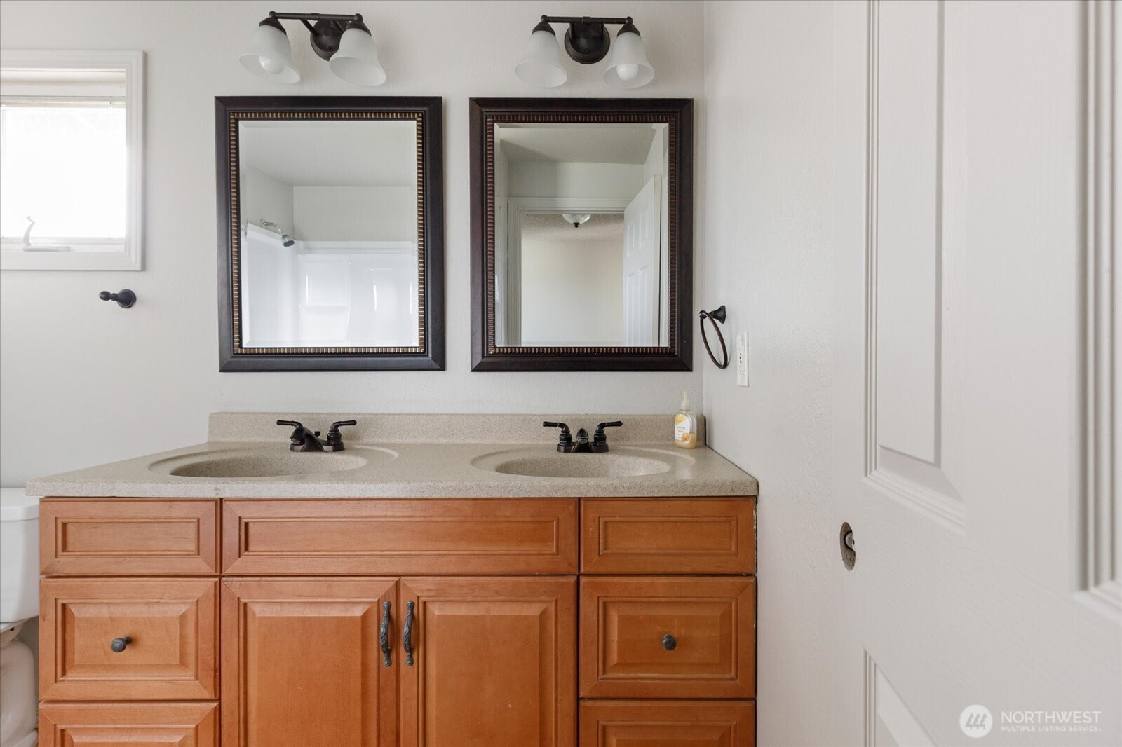 Oak Harbor, Washington, 98277, United States, 3 Bedrooms Bedrooms, ,2 BathroomsBathrooms,Residential,For Sale,1996156