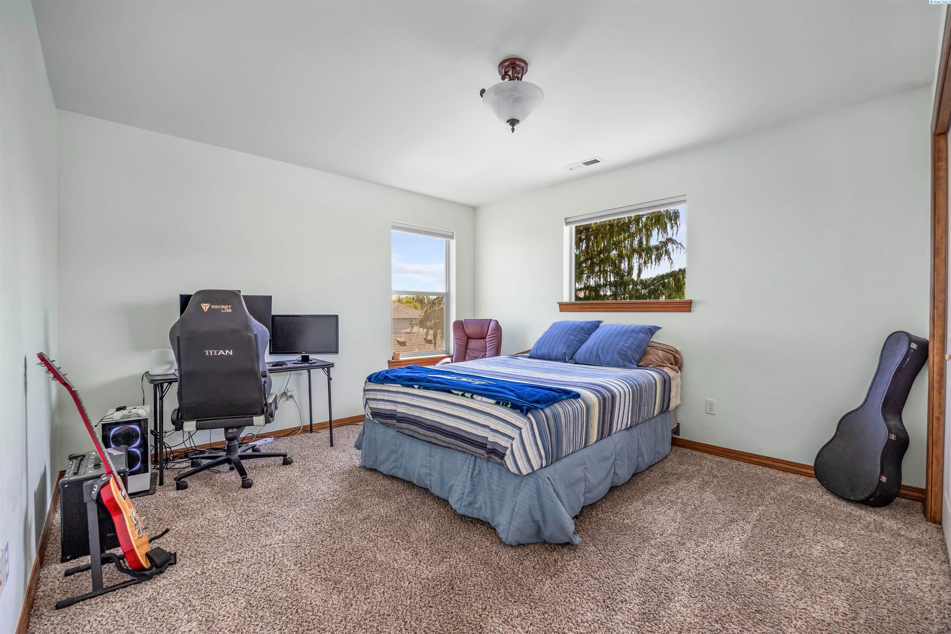 Richland, Washington, 99354, United States, 4 Bedrooms Bedrooms, ,3 BathroomsBathrooms,Residential,For Sale,1980969