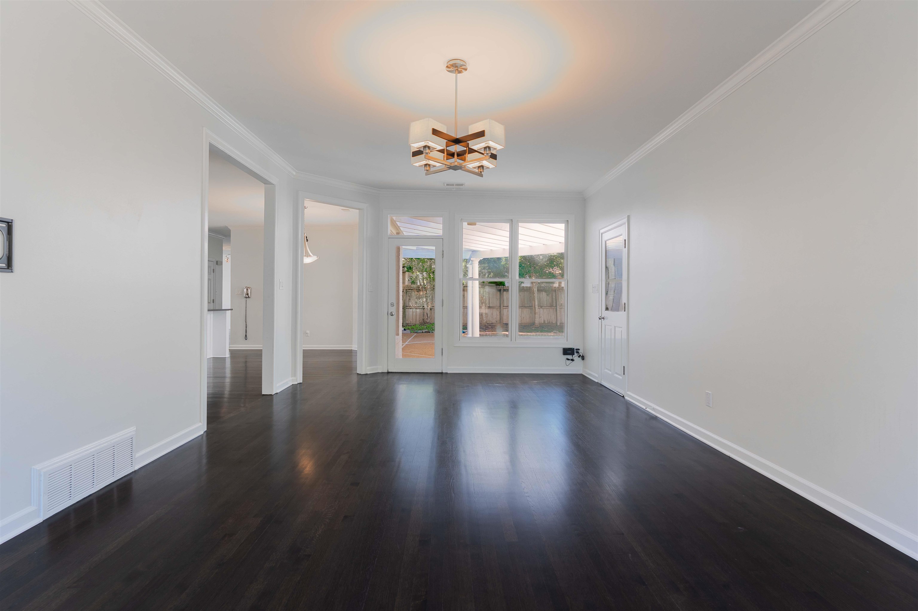 Memphis, Tennessee, 38120, United States, 4 Bedrooms Bedrooms, ,4 BathroomsBathrooms,Residential,For Sale,1965217