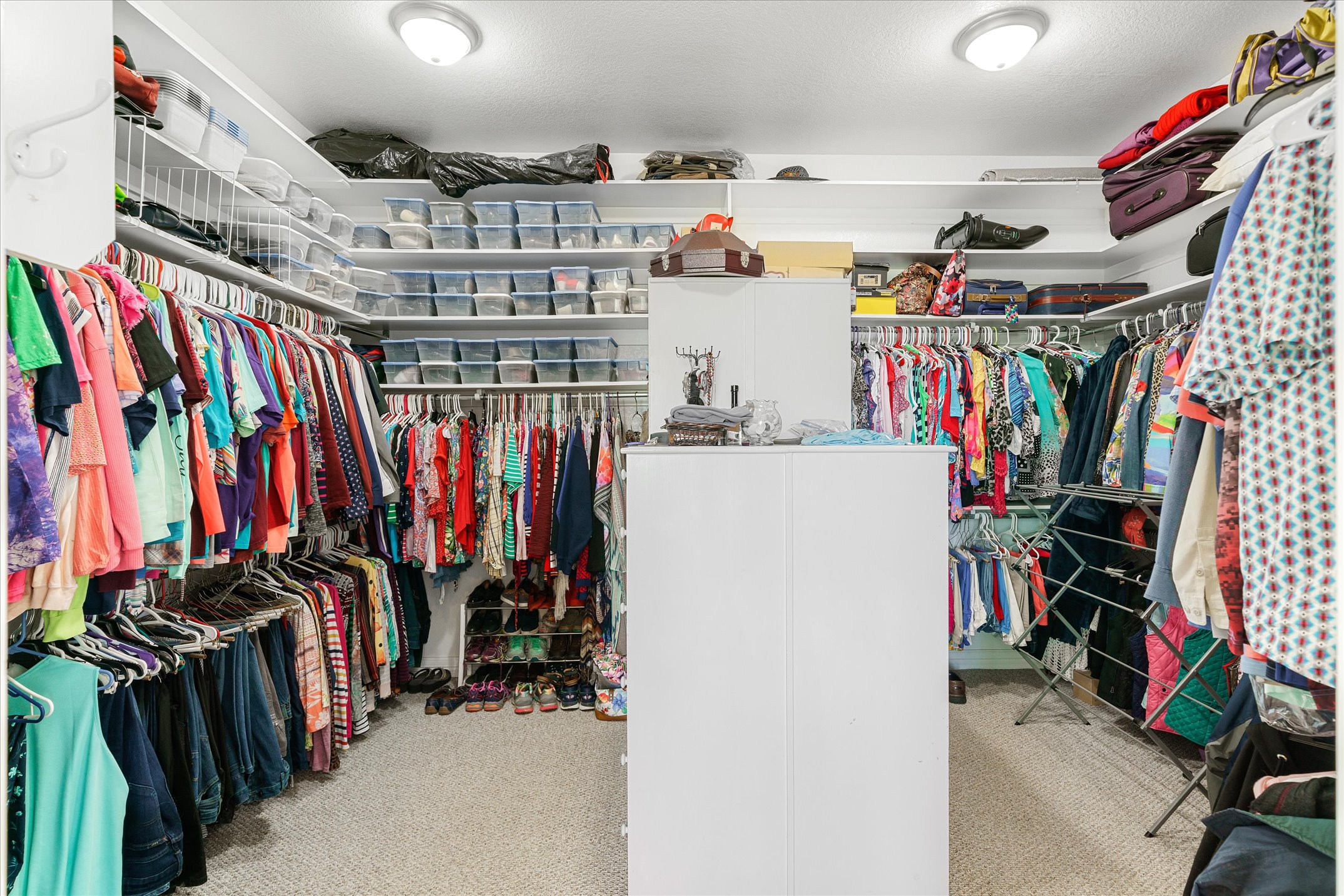 Grand Saline, Texas, 75140, United States, 3 Bedrooms Bedrooms, ,4 BathroomsBathrooms,Residential,For Sale,1977642