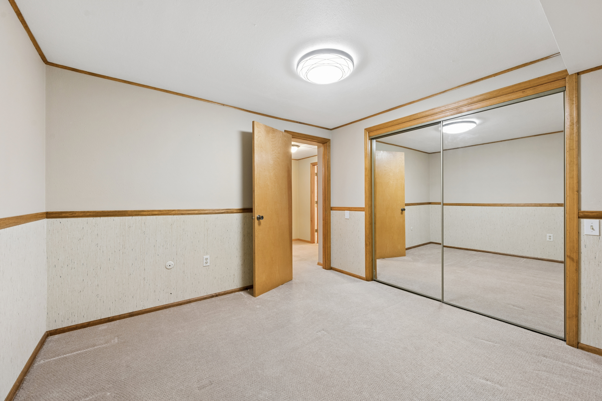  Beautifully Updated and Meticulously Maintained Home - 物件實景