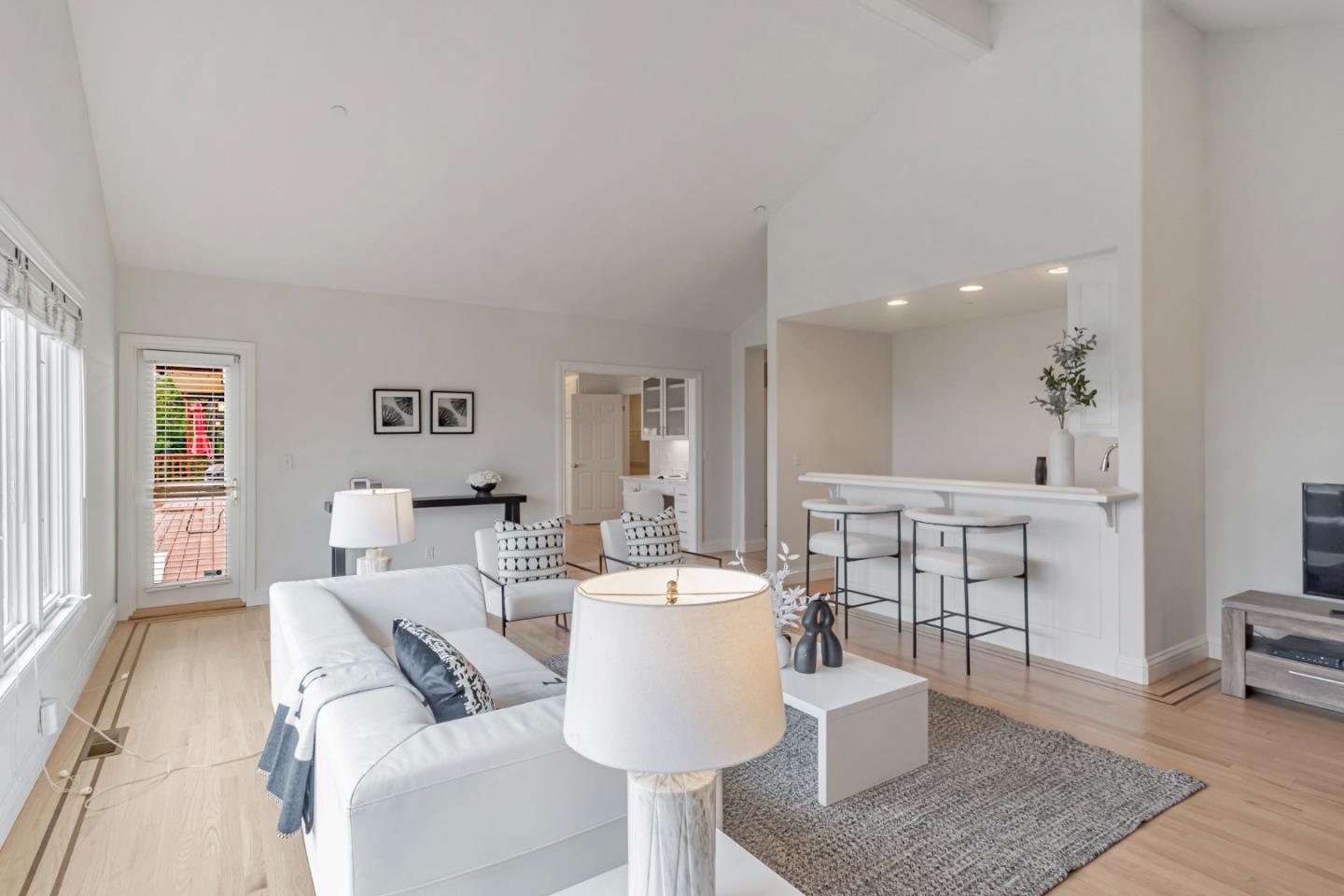 San Carlos, California, 94070, United States, 5 Bedrooms Bedrooms, ,5 BathroomsBathrooms,Residential,For Sale,1700172