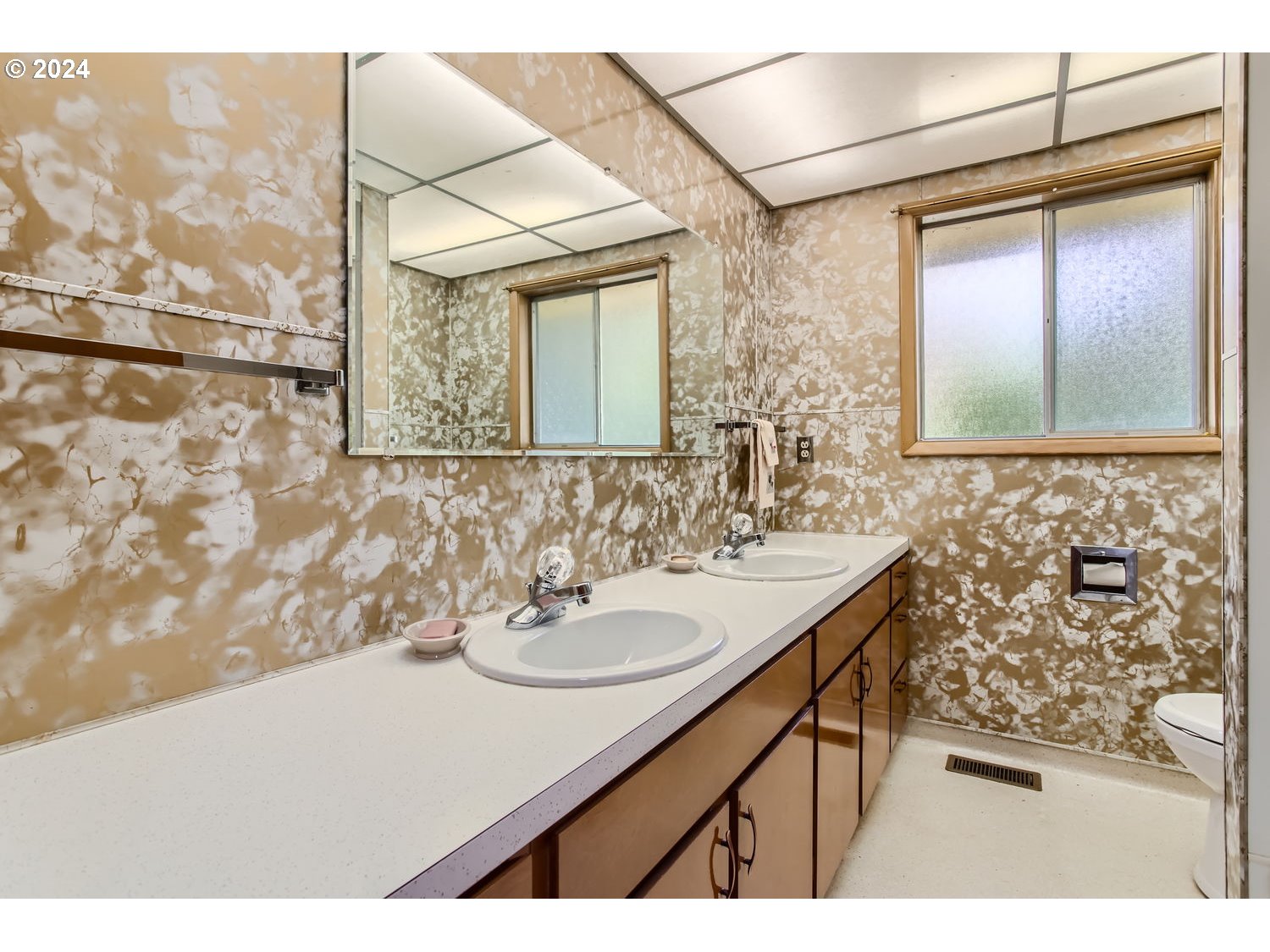 Oregoncity, Oregon, 97045, United States, 3 Bedrooms Bedrooms, ,2 BathroomsBathrooms,Residential,For Sale,1879834