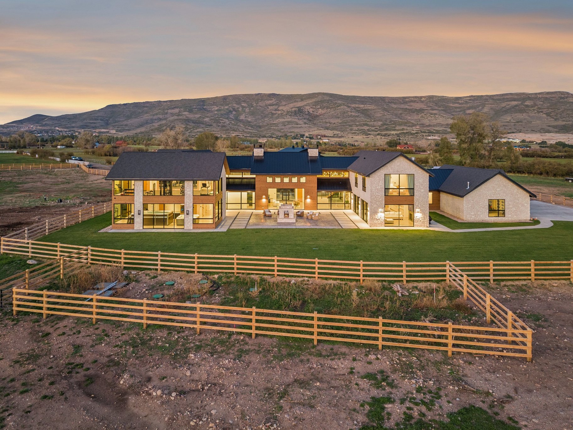  A Modern Estate Framed by Mount Timpanogos - 物件實景