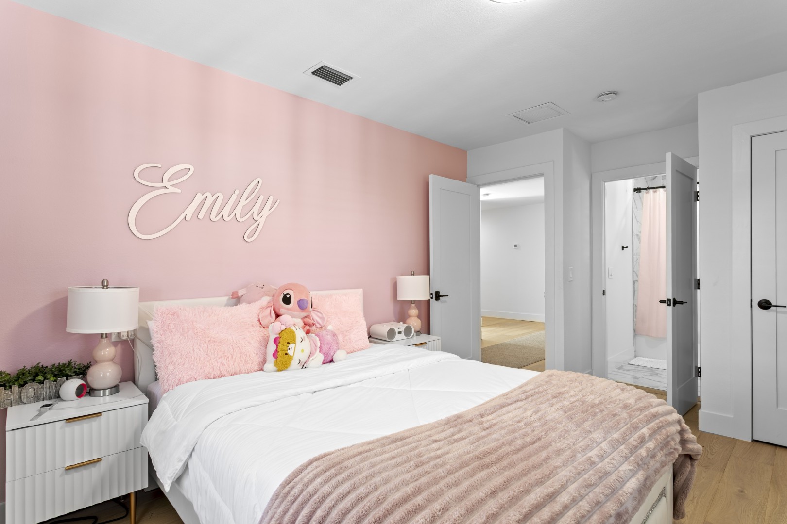 Tampa, Florida, 33629, United States, 4 Bedrooms Bedrooms, ,5 BathroomsBathrooms,Residential,For Sale,2010401