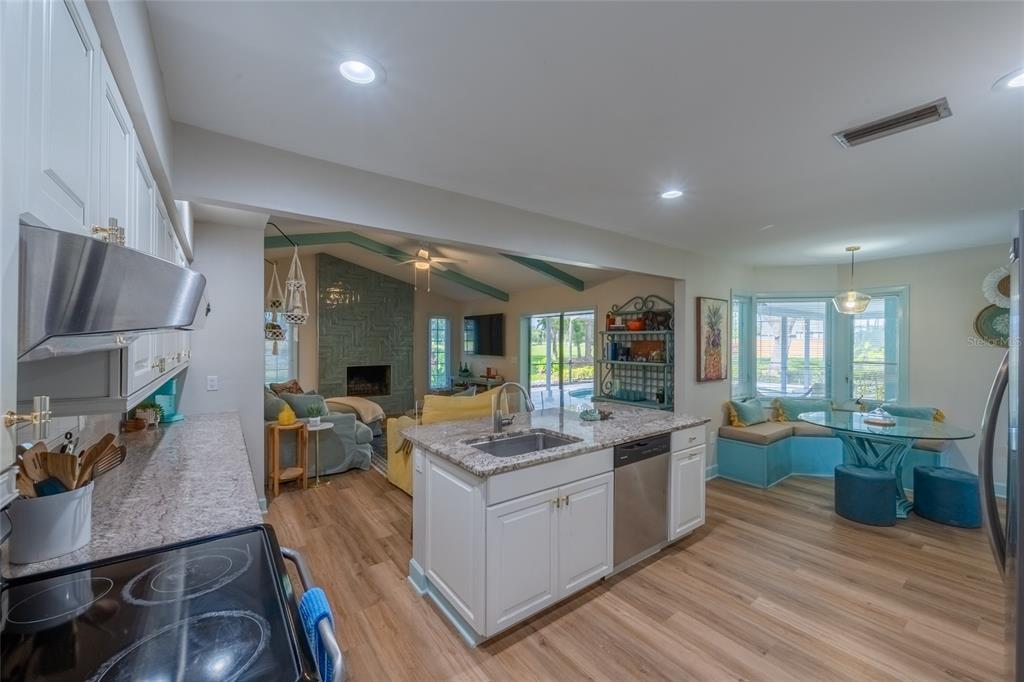 Sarasota, Florida, 34243, United States, 3 Bedrooms Bedrooms, ,4 BathroomsBathrooms,Residential,For Sale,1941793