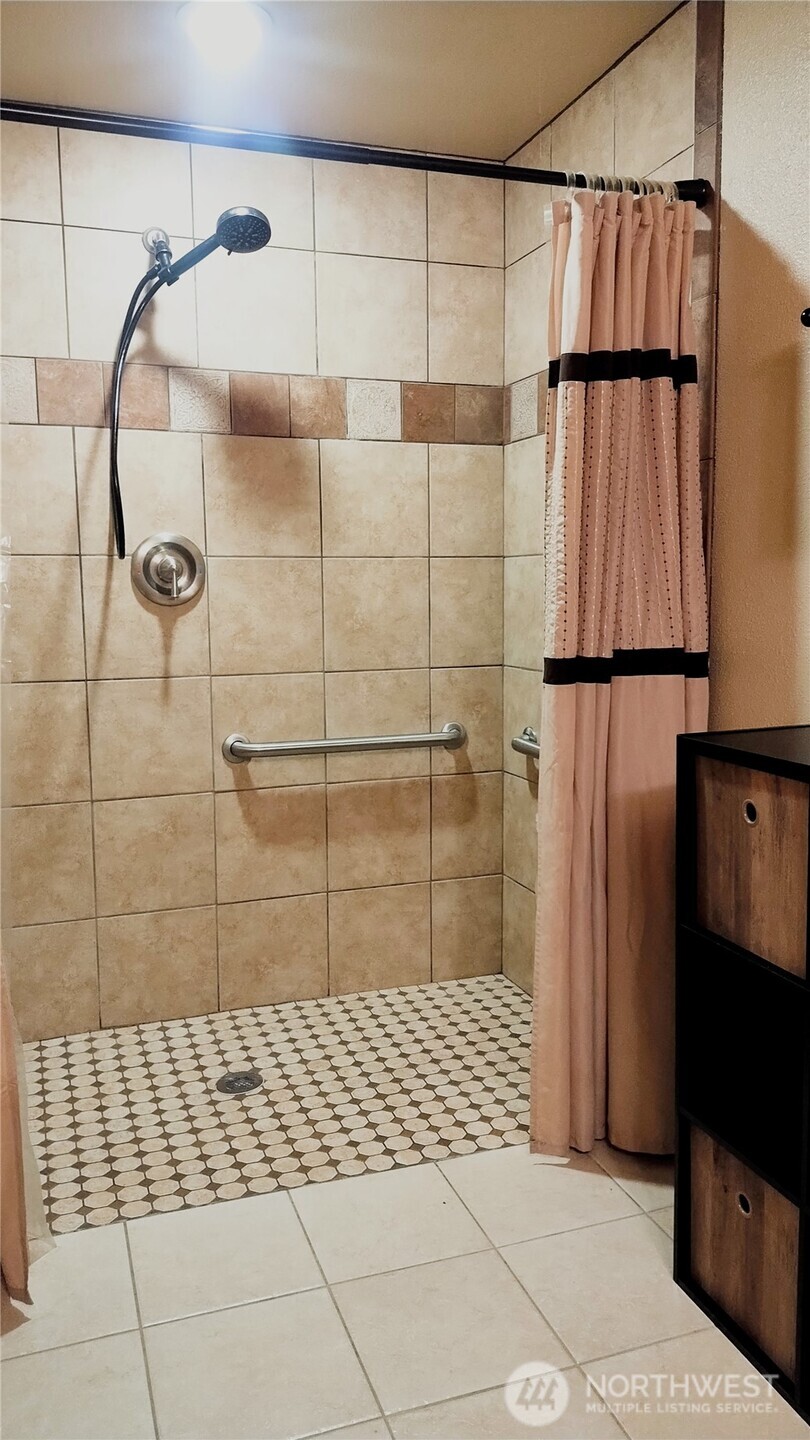 Puyallup, Washington, 98374, United States, 3 Bedrooms Bedrooms, ,2 BathroomsBathrooms,Residential,For Sale,1942897