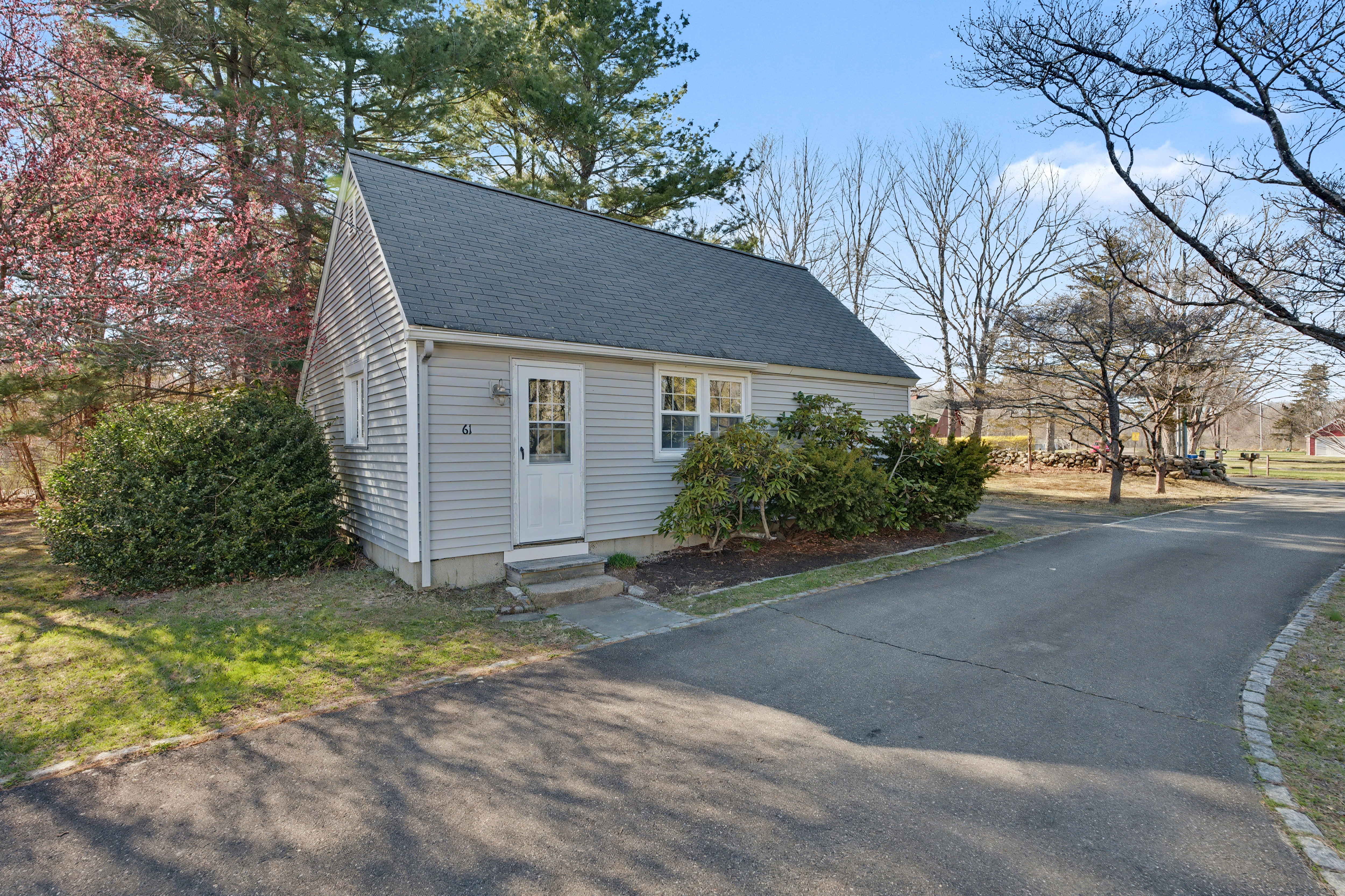  Spacious Main House and Separate Guest Home on 3.64 Acres - 物件實景