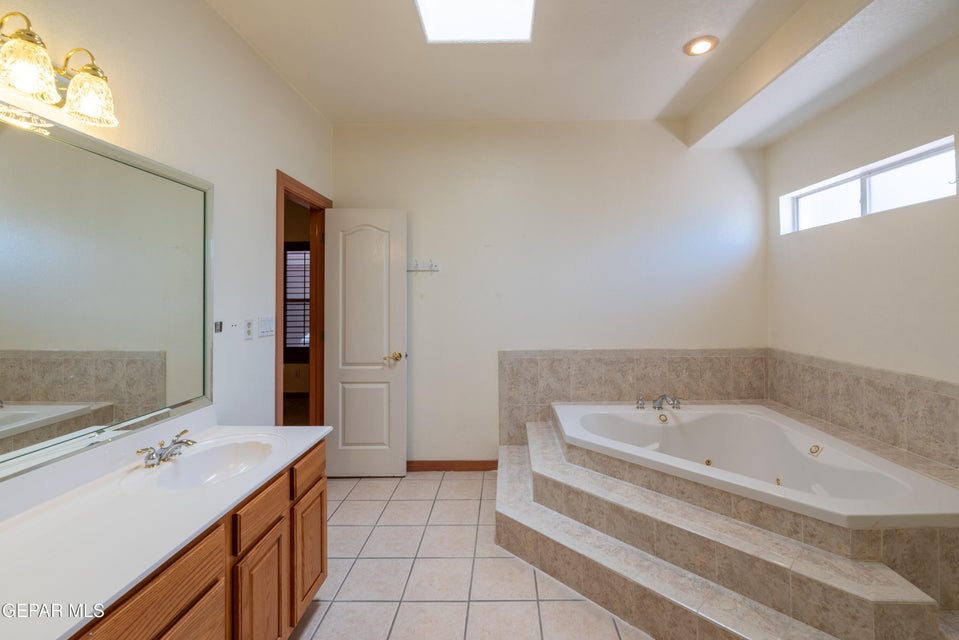 El Paso, Texas, 79934, United States, 4 Bedrooms Bedrooms, ,4 BathroomsBathrooms,Residential,For Sale,1978483