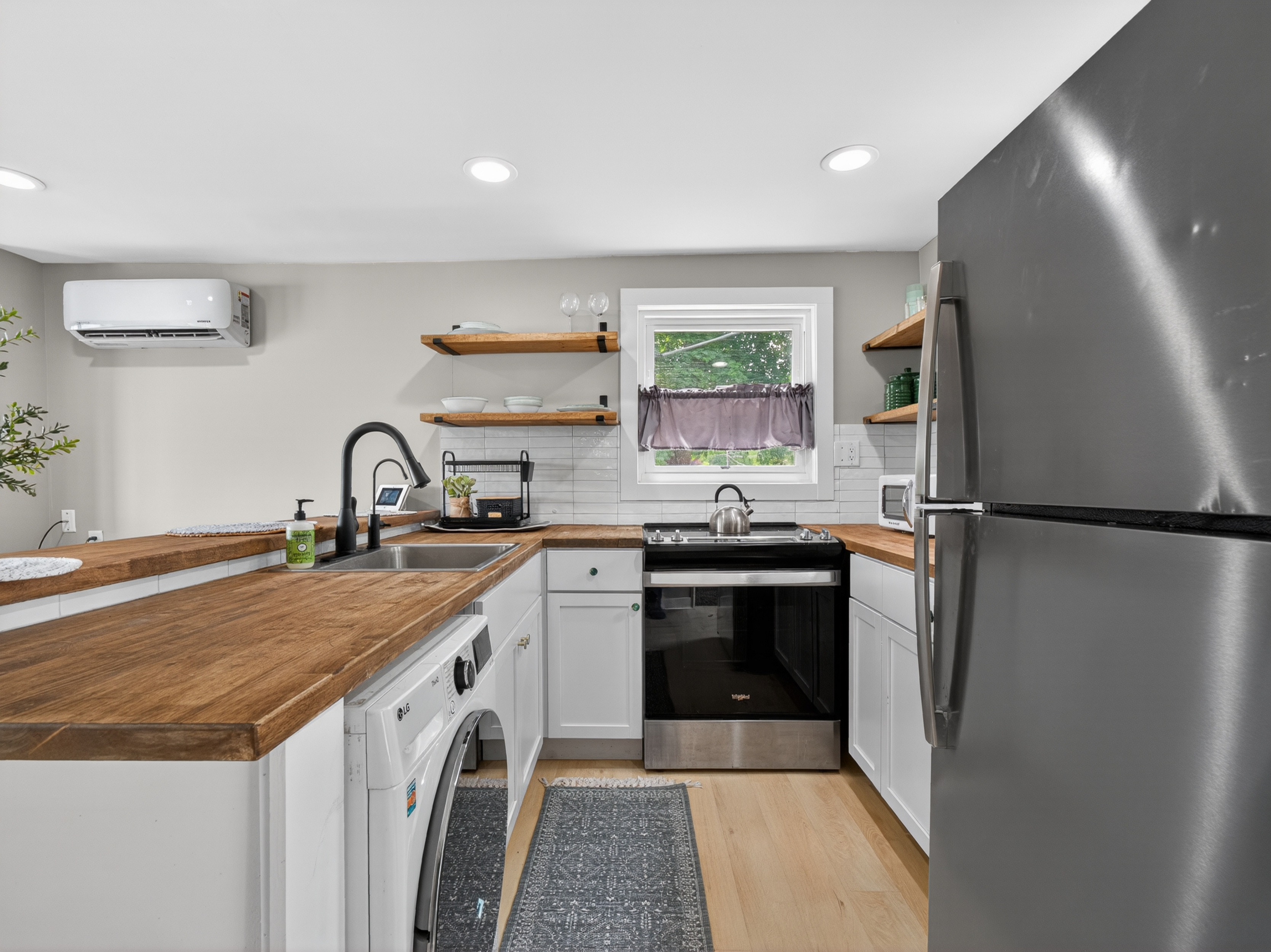  Updated Cottage with Convenient Access to Lake Webster - 物件實景