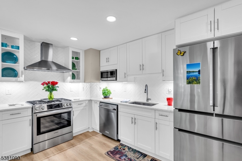 Bridgewater Twp., New Jersey, 08807, United States, 4 Bedrooms Bedrooms, ,3 BathroomsBathrooms,Residential,For Sale,1938544
