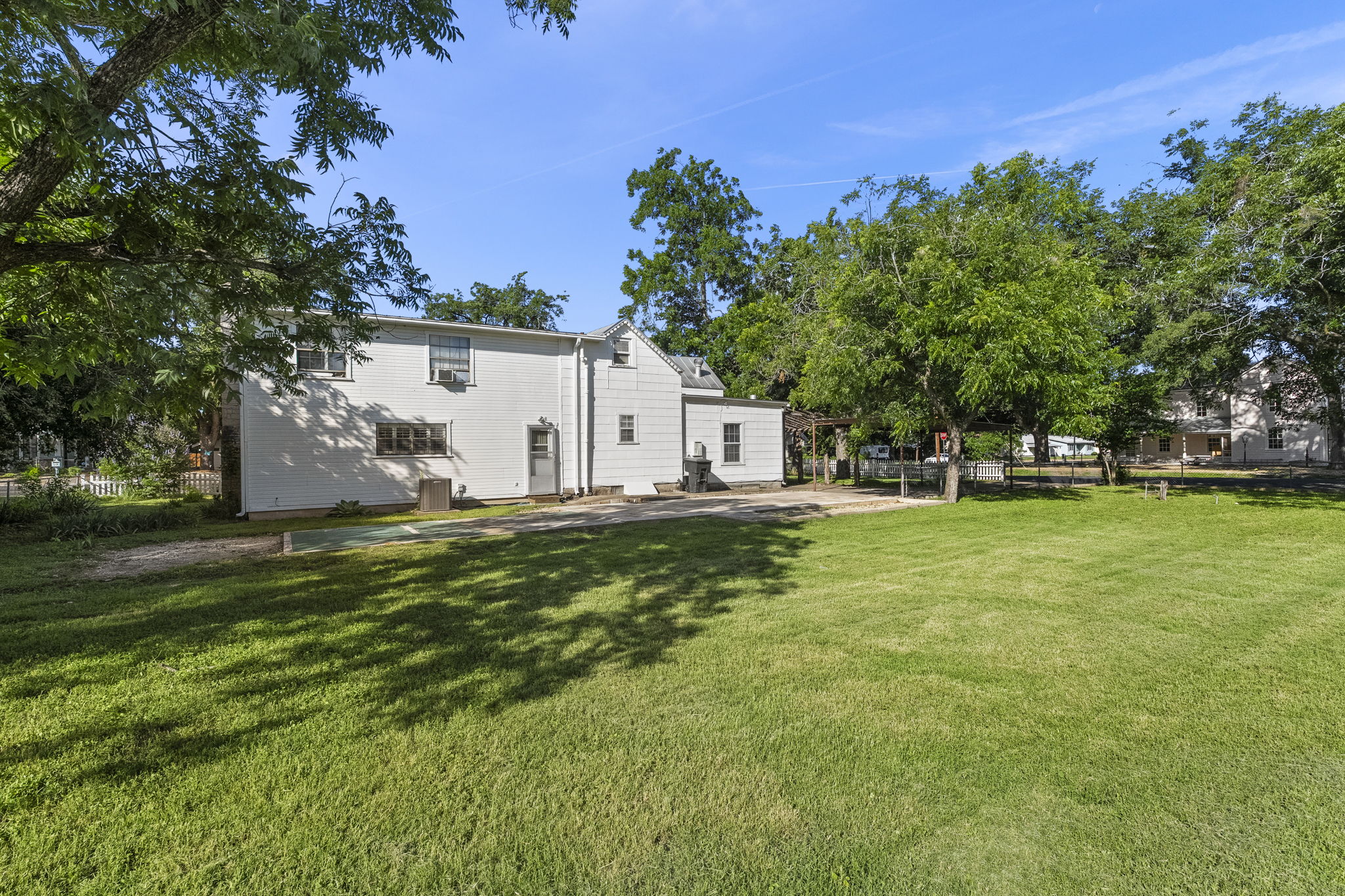  501 West Creek Street, Fredericksburg, TX 78624 - 物件實景