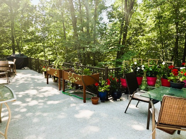 Crossville, Tennessee, 38558, United States, 3 Bedrooms Bedrooms, ,4 BathroomsBathrooms,Residential,For Sale,1980171