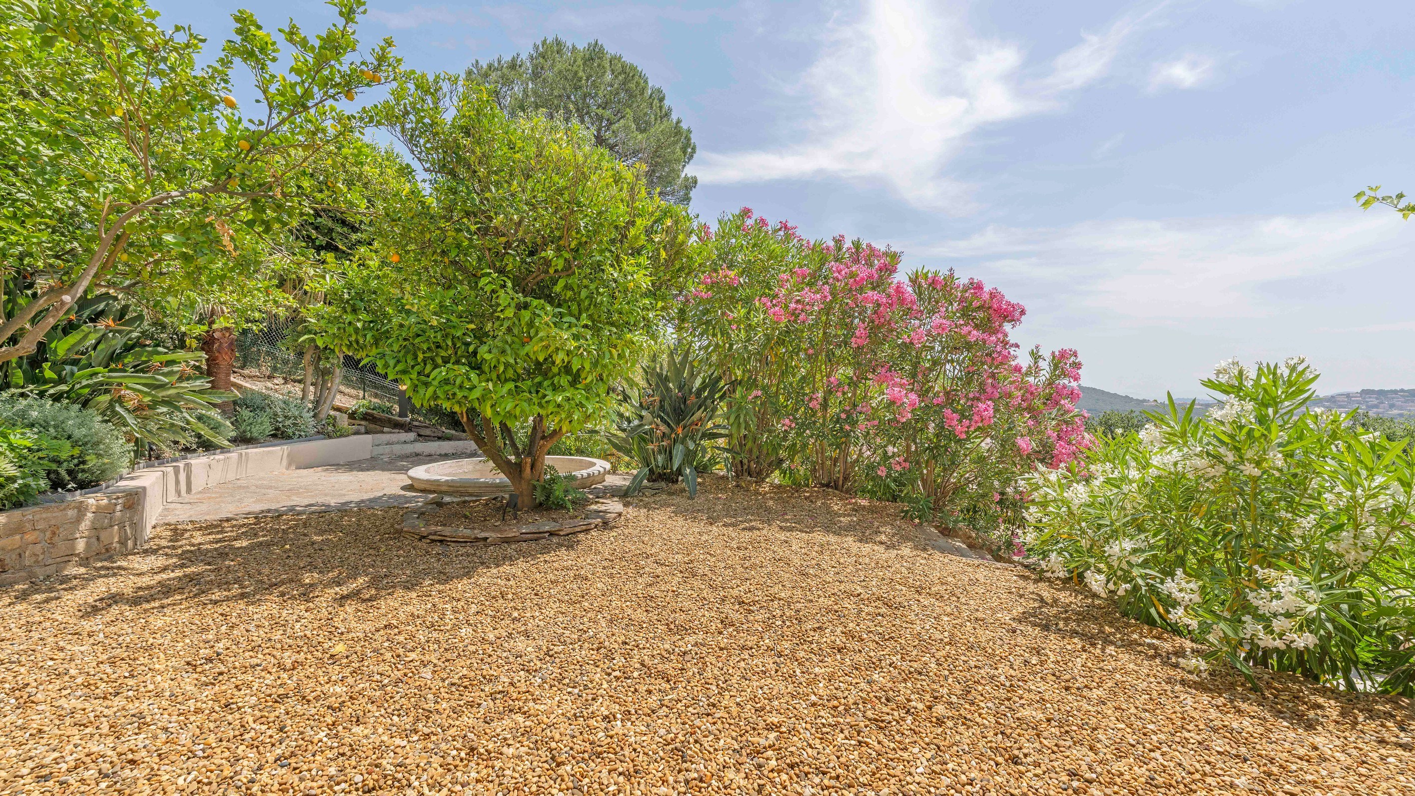  Contemporary bastide with open views and glimpse of the sea walking distance to… - 物件實景