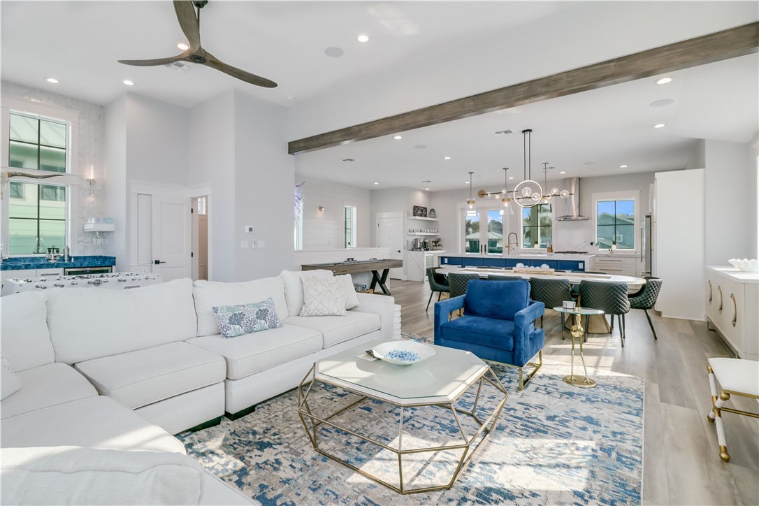 Port Aransas, Texas, 78373, United States, 6 Bedrooms Bedrooms, ,5 BathroomsBathrooms,Residential,For Sale,1829566