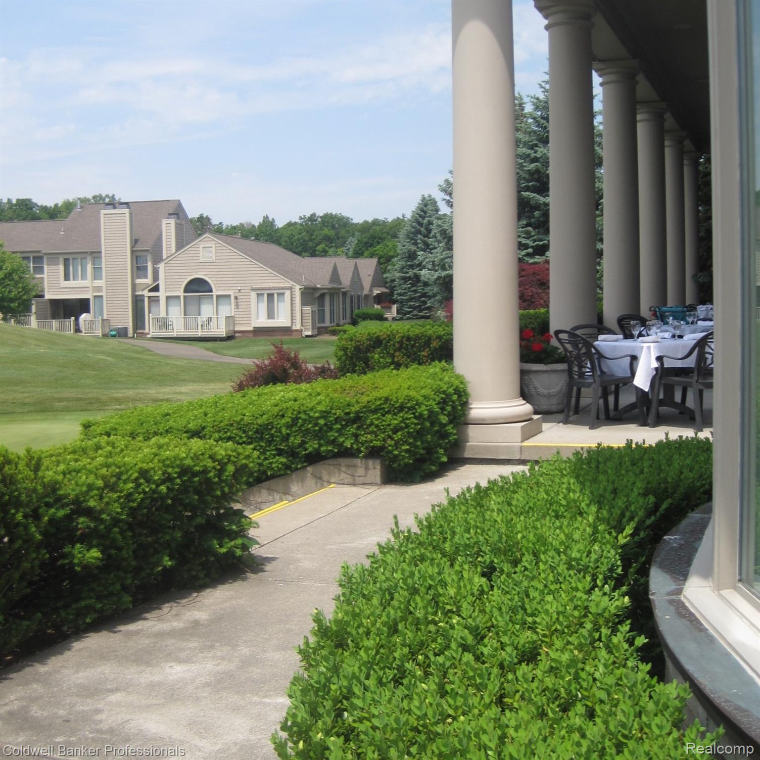 BloomfieldHills, Michigan, 48304, United States, 2 Bedrooms Bedrooms, ,4 BathroomsBathrooms,Residential,For Sale,1896256