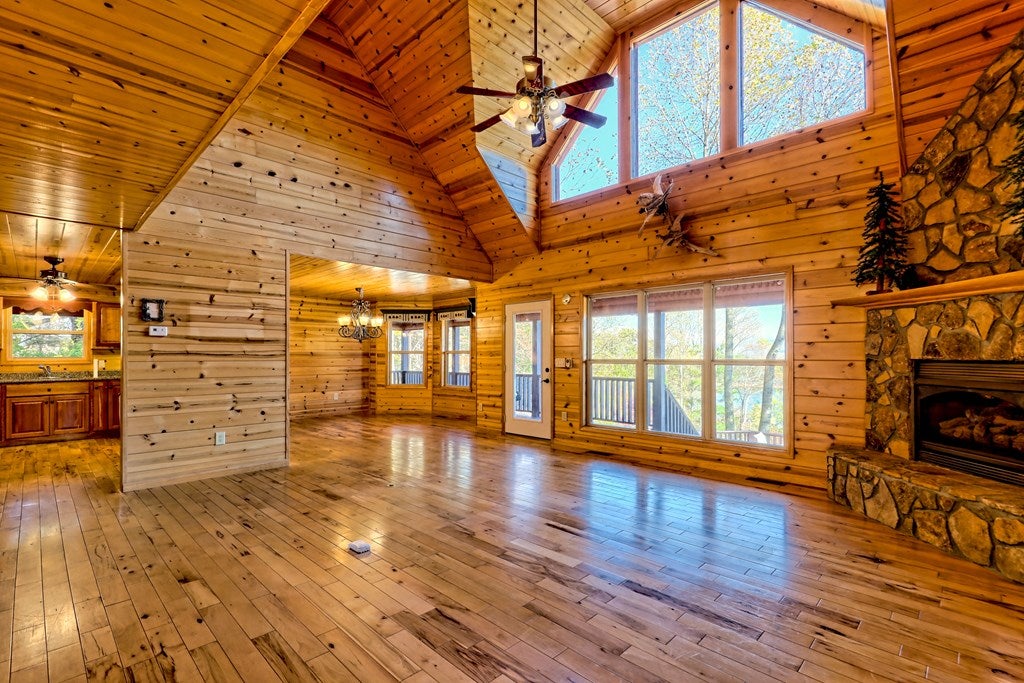 Young Harris, Georgia, 30582, United States, 4 Bedrooms Bedrooms, ,5 BathroomsBathrooms,Residential,For Sale,1987920