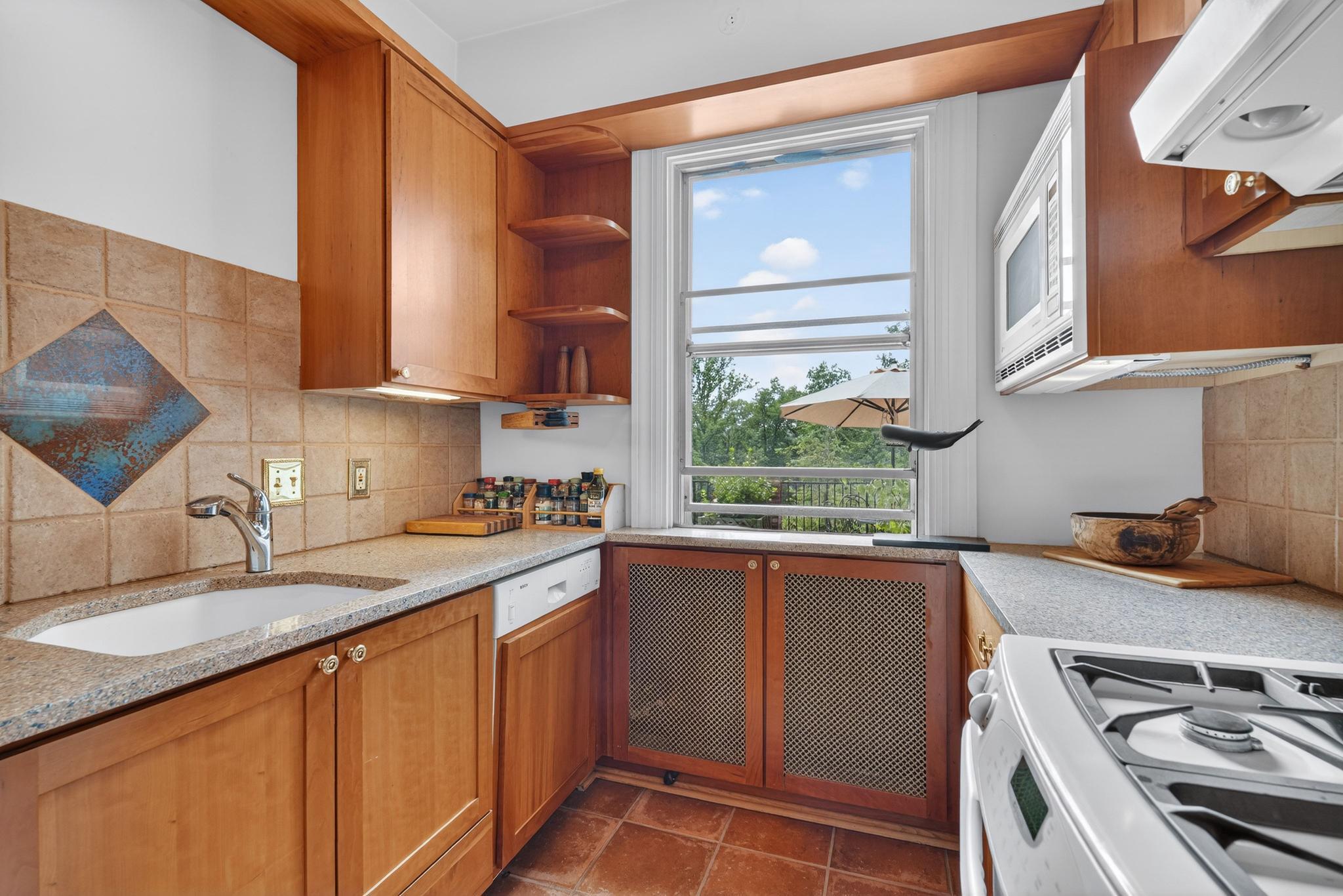  4000 Cathedral Avenue NW, Washington, DC, 20016 - 物件實景