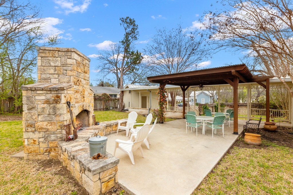 211 S Crockett St, Fredericksburg, Texas, 78624, United States, 3 Bedrooms Bedrooms, ,3 BathroomsBathrooms,Residential,For Sale,211 S Crockett St,1217754
