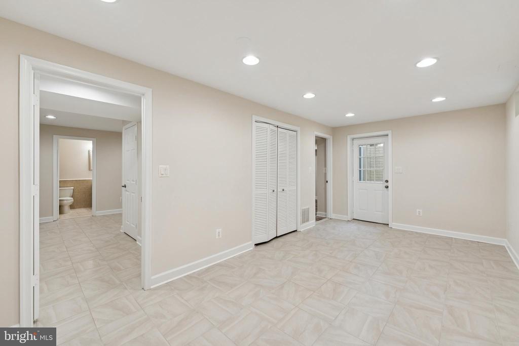 Fairfax Station, Virginia, 22039, United States, 5 Bedrooms Bedrooms, ,4 BathroomsBathrooms,Residential,For Sale,1887245
