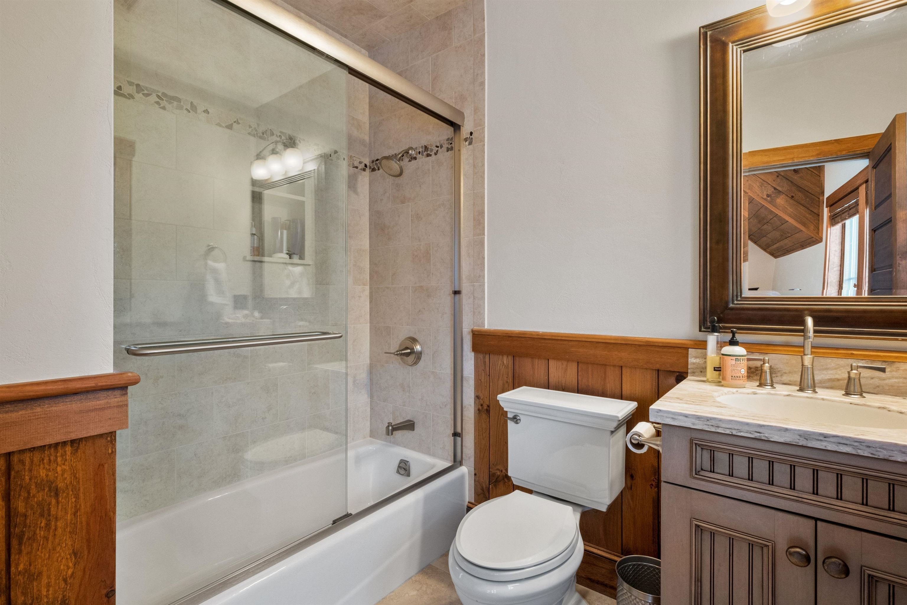 Lincoln, New Hampshire, 03251, United States, 7 Bedrooms Bedrooms, ,4 BathroomsBathrooms,Residential,For Sale,1983511