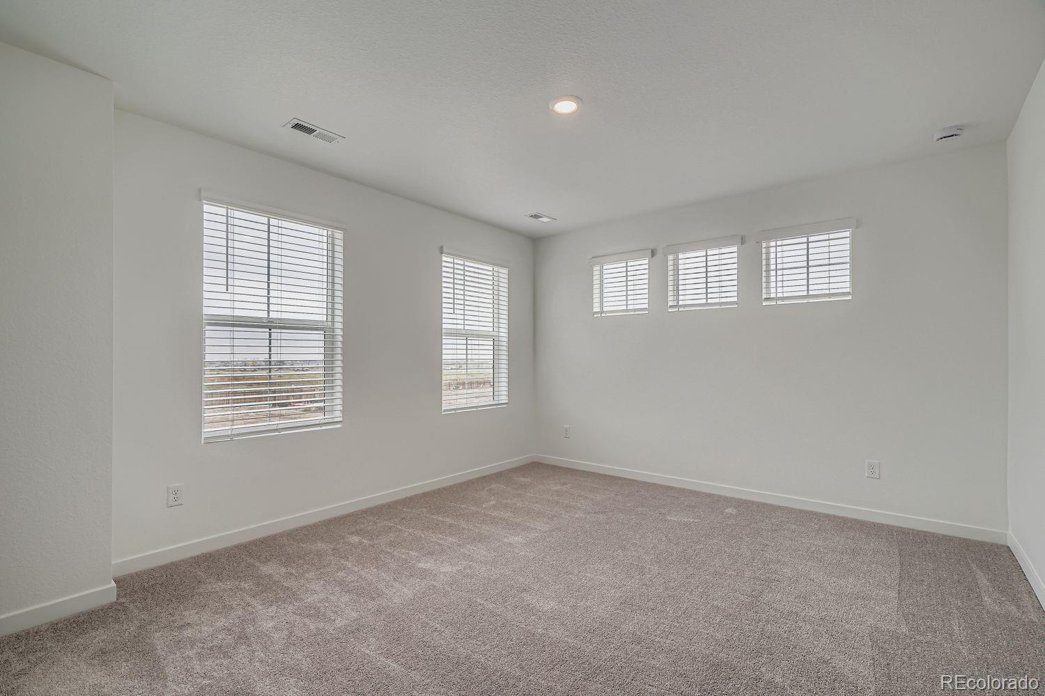 Thornton, Colorado, 80602, United States, 3 Bedrooms Bedrooms, ,2 BathroomsBathrooms,Residential,For Sale,1960668