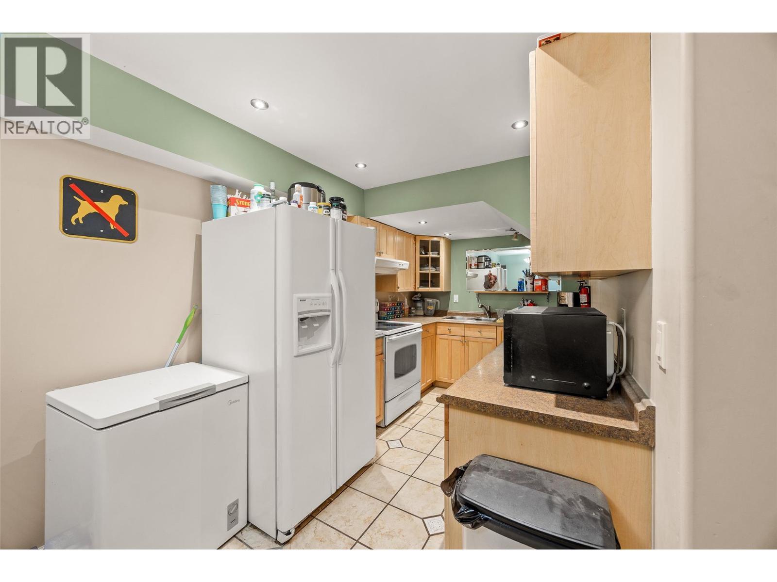 KELOWNA, British Columbia, V1V 1S9, CA, 4 Bedrooms Bedrooms, ,3 BathroomsBathrooms,Residential,For Sale,1895438