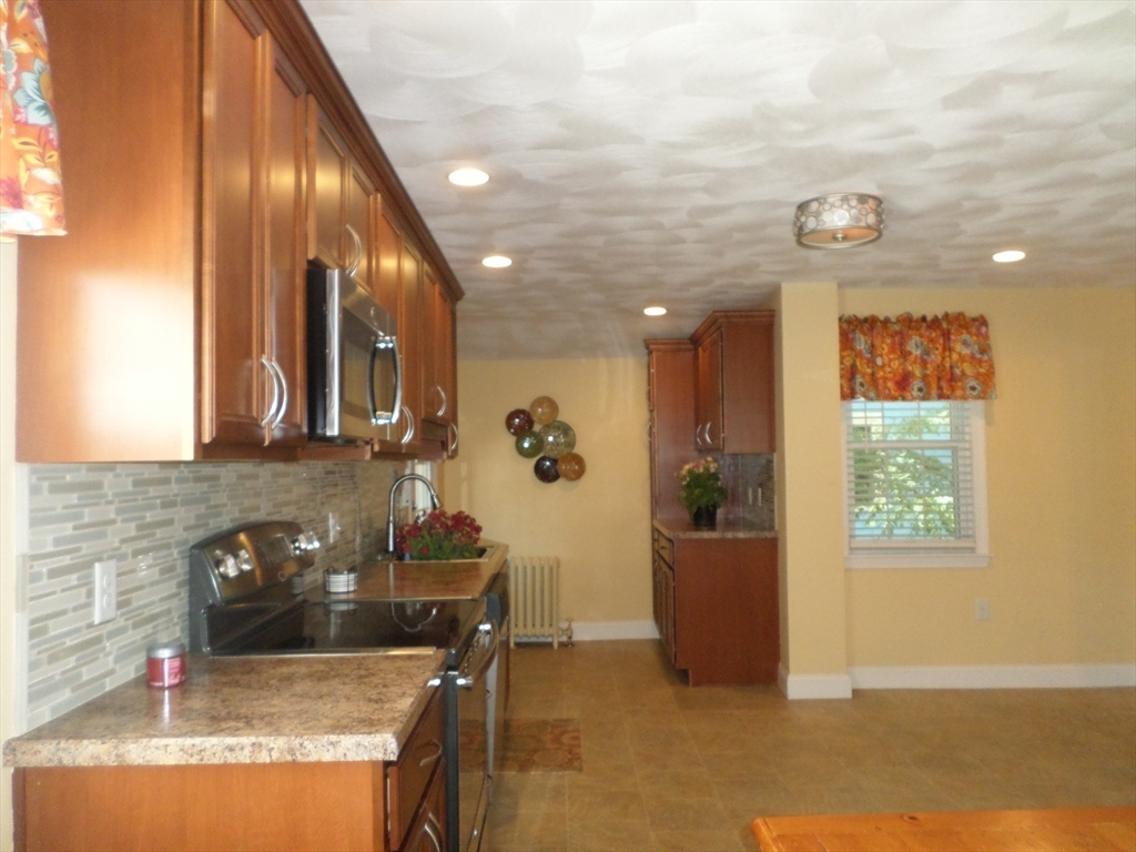Peabody, Massachusetts, 01960, United States, 3 Bedrooms Bedrooms, ,1 BathroomBathrooms,Residential,For Sale,1924193