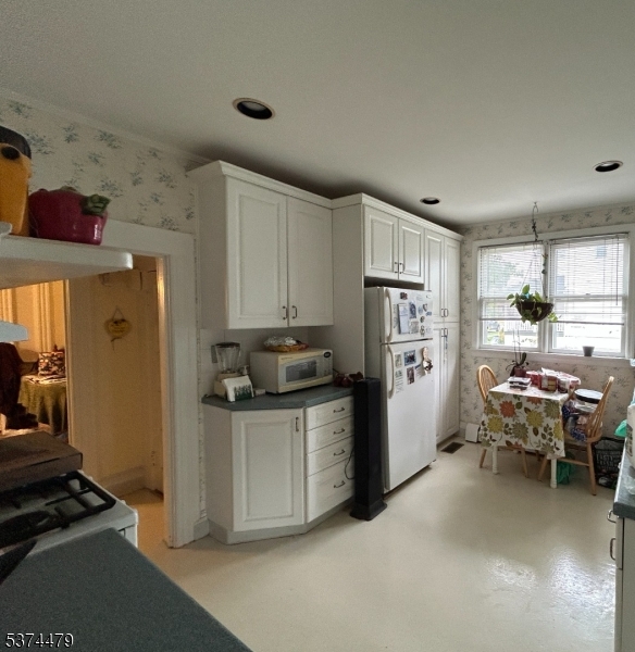 Hawthorne Boro, New Jersey, 07506, United States, 2 Bedrooms Bedrooms, ,2 BathroomsBathrooms,Residential,For Sale,1903261