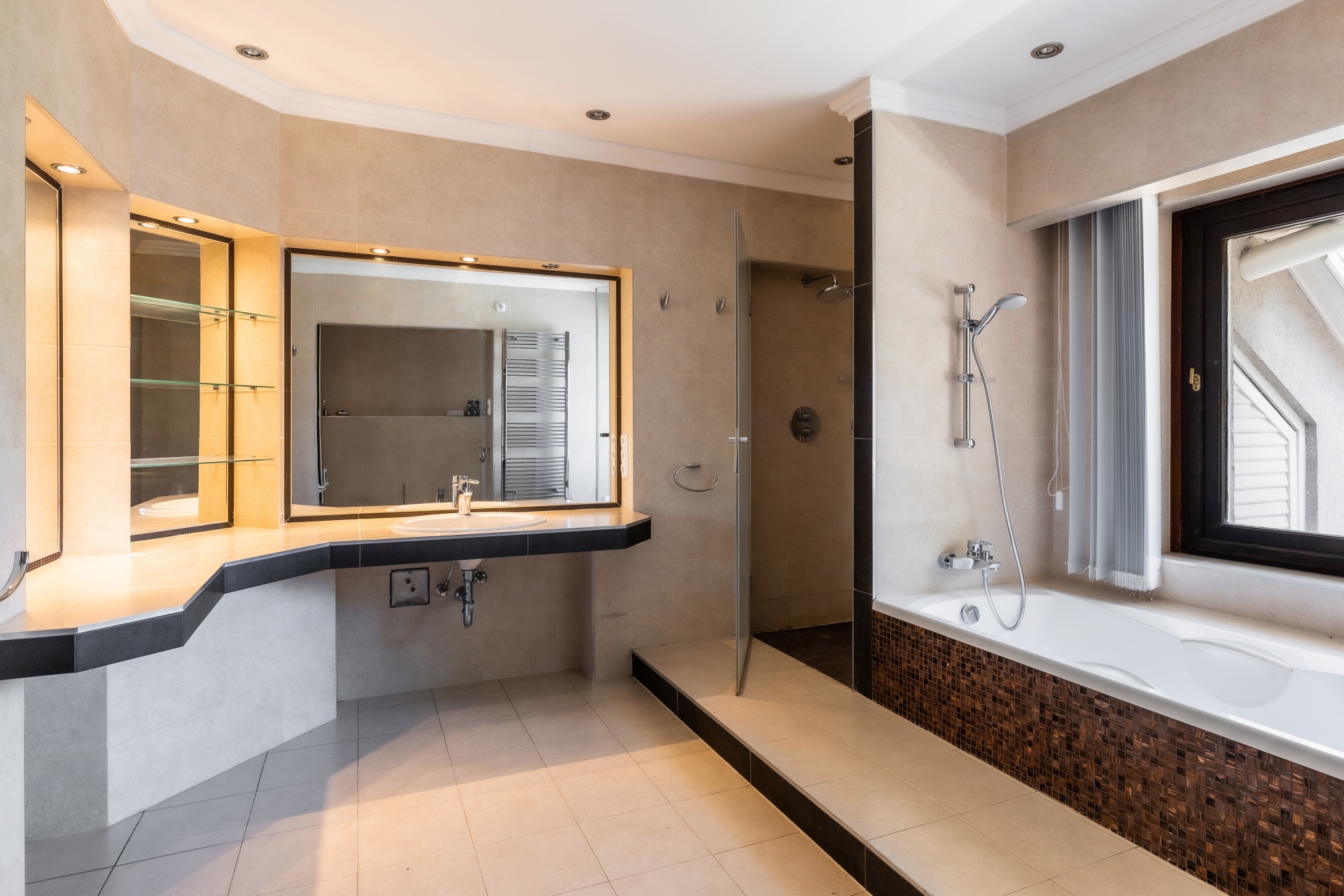  Prestigious Semi-Detached Villa with Pool in Budapest’s Exclusive Buda Hills - 物件實景