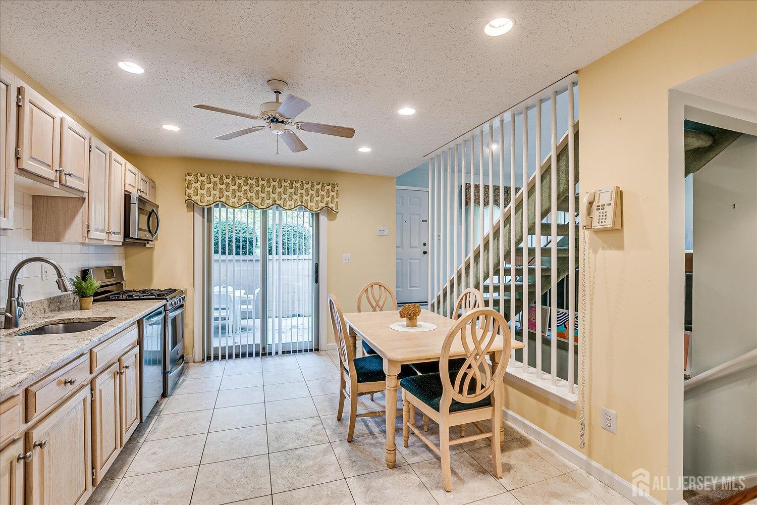 Edison, New Jersey, 08820, United States, 2 Bedrooms Bedrooms, ,3 BathroomsBathrooms,Residential,For Sale,1991890