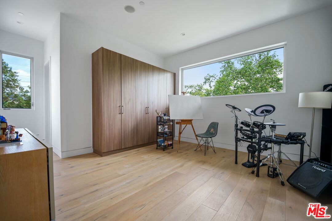 Los Angeles, California, 90046, United States, 5 Bedrooms Bedrooms, ,2 BathroomsBathrooms,Residential,For Sale,1829471