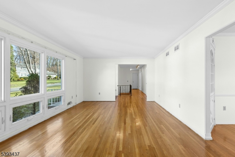 Berkeley Heights Twp., New Jersey, 07922, United States, 4 Bedrooms Bedrooms, ,2 BathroomsBathrooms,Residential,For Sale,2003400