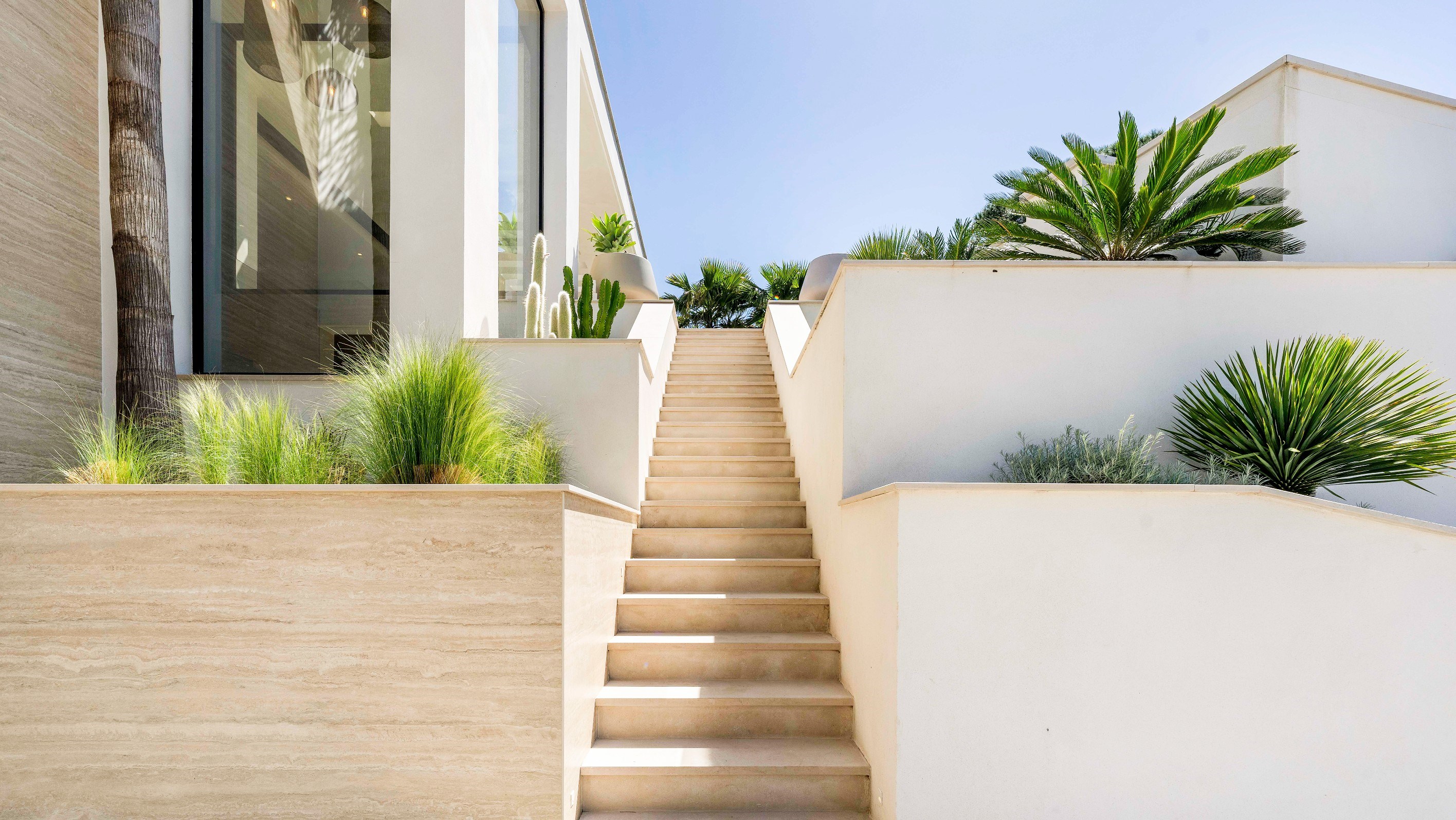  New contemporary villa with panoramic sea views in Sainte-Maxime near Saint-Tro… - 物件實景