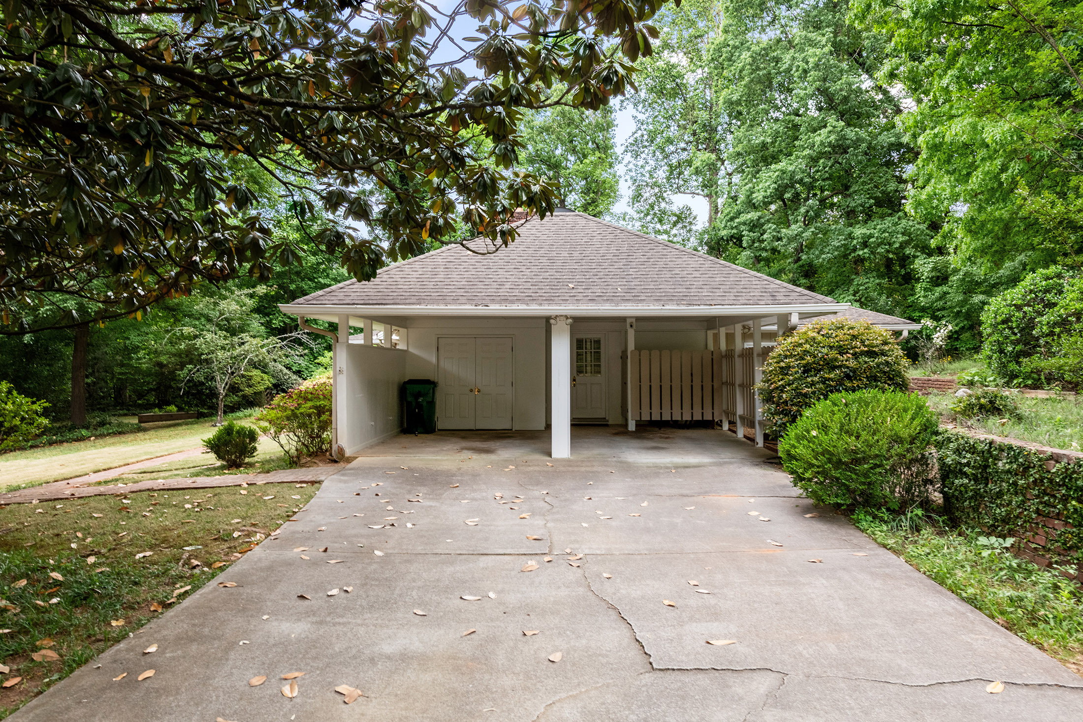  Beautiful Flat 1+/- Acre Corner Lot in Sandy Springs - 物件實景