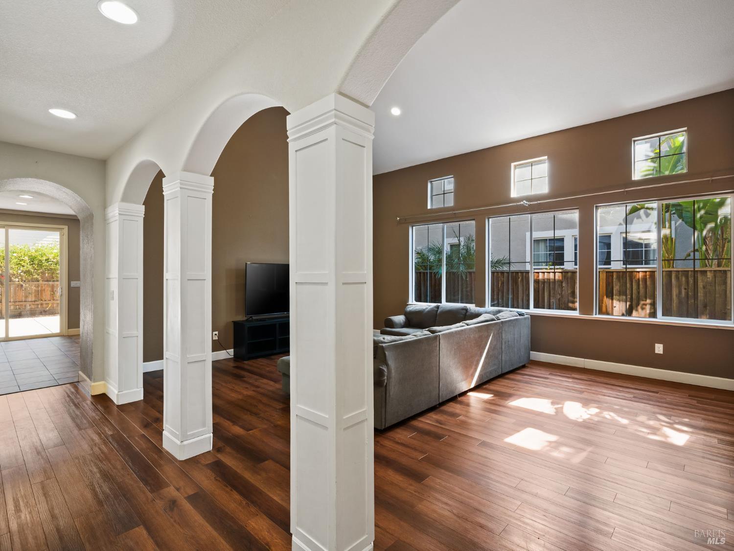Vacaville, California, 95687, United States, 5 Bedrooms Bedrooms, ,4 BathroomsBathrooms,Residential,For Sale,1828372