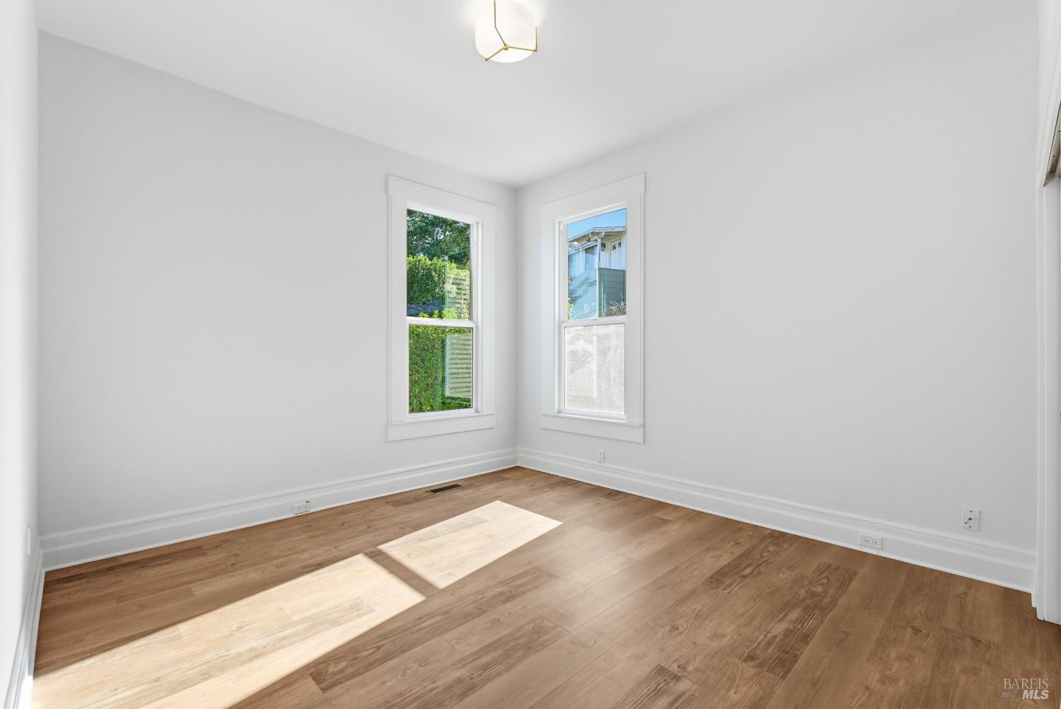 Corte Madera, California, 94925, United States, 6 Bedrooms Bedrooms, ,3 BathroomsBathrooms,Residential,For Sale,1986479