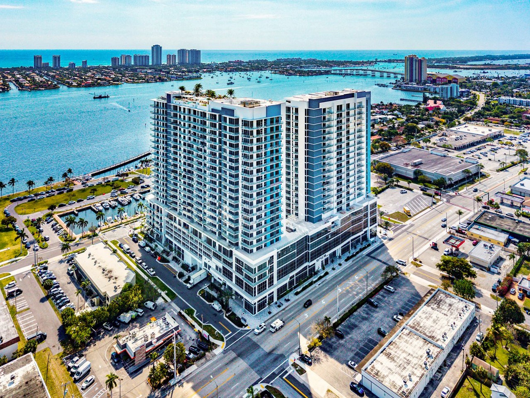  220 Lake Shore Drive, Lake Park, FL, 33403 - 物件實景