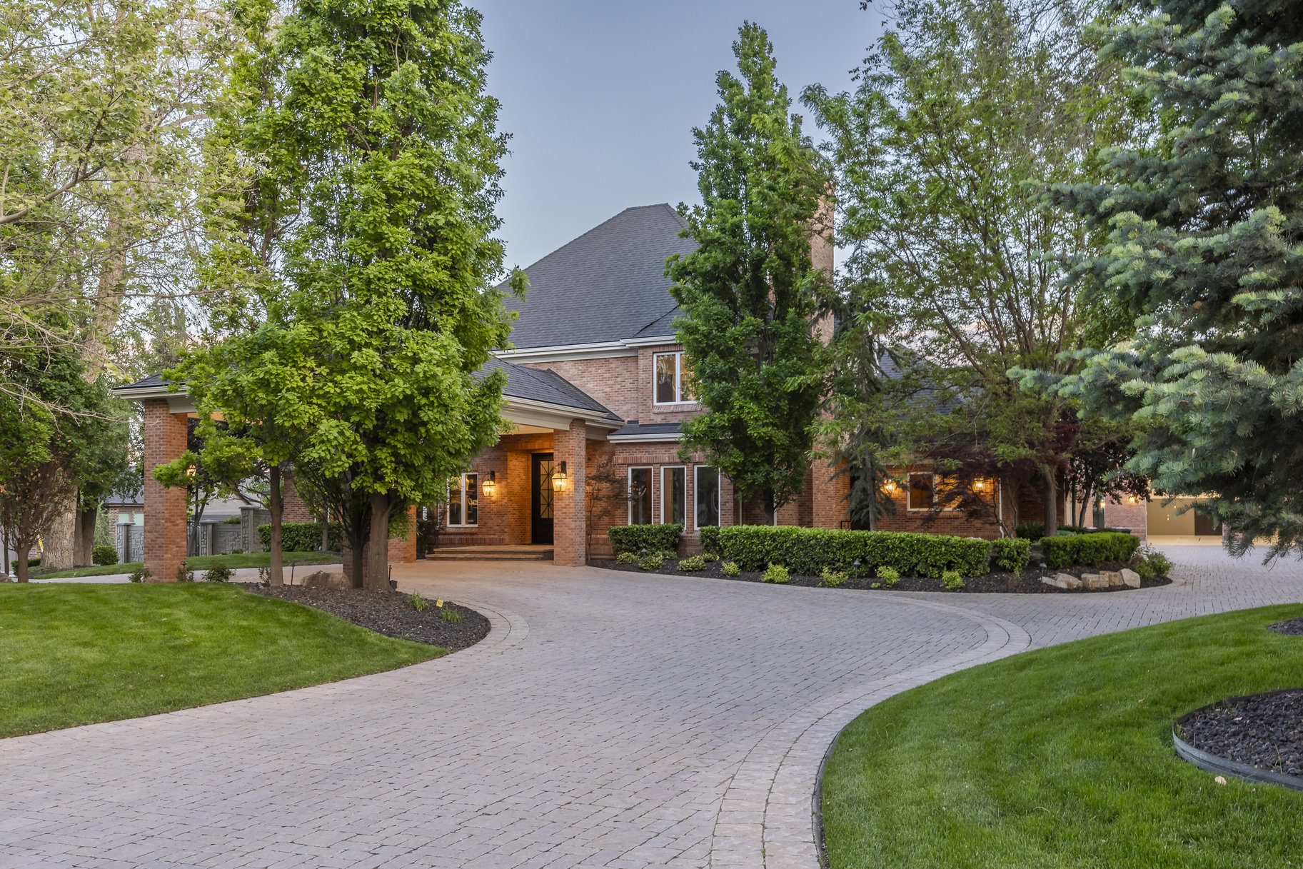  Gated West Jordan 2 Story Estate with 10 Car Garage and Swimming Pool - 物件實景