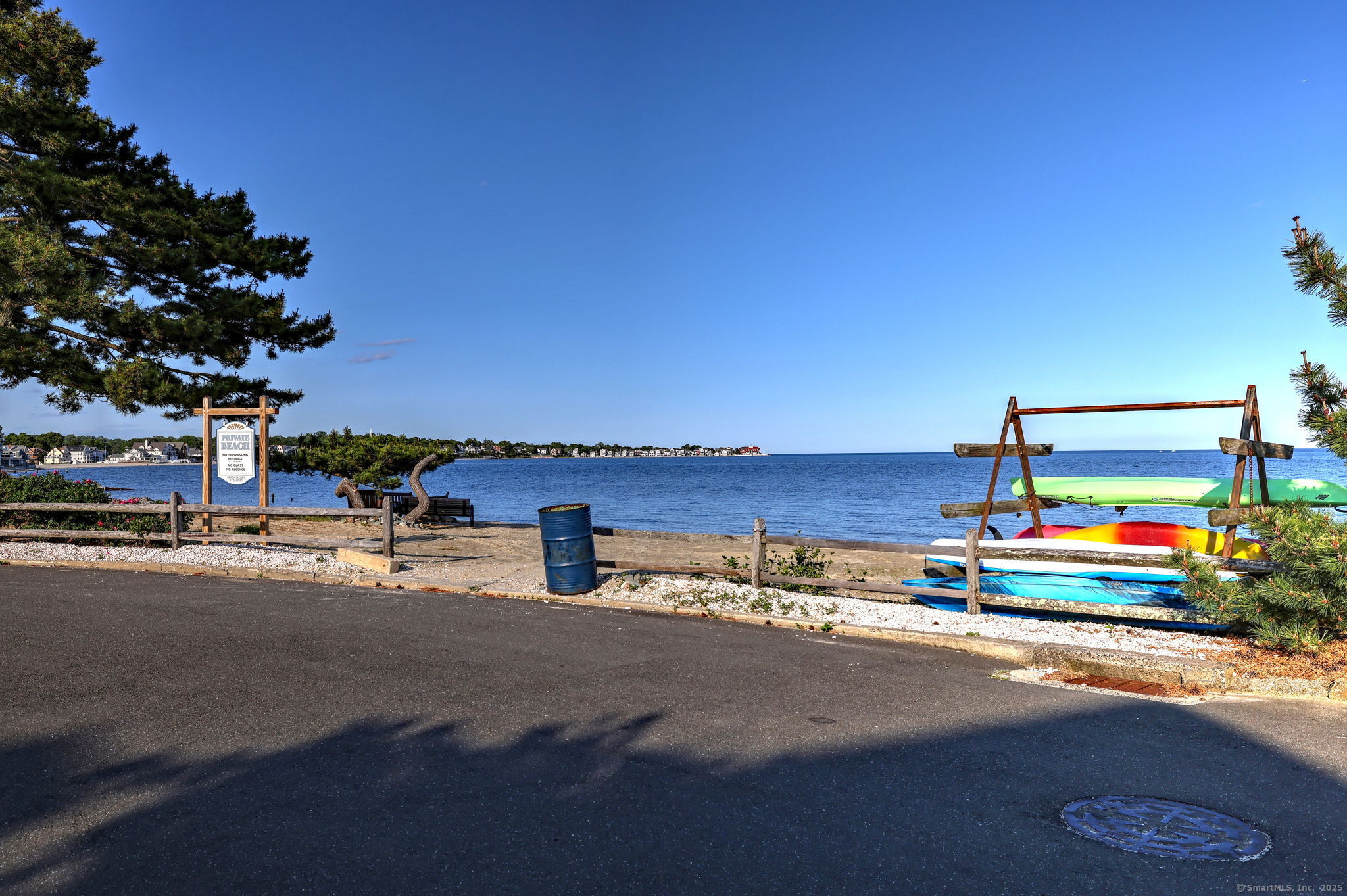 Milford, Connecticut, 06460, United States, 3 Bedrooms Bedrooms, ,2 BathroomsBathrooms,Residential,For Sale,1918107