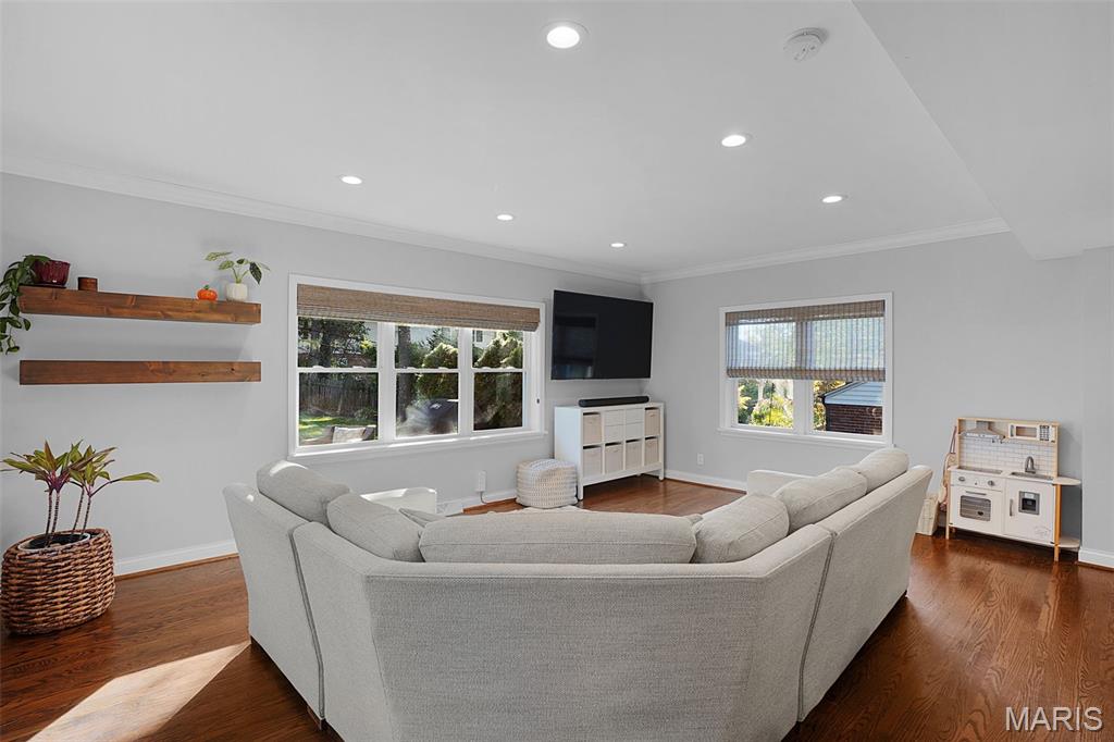 Warson Woods, Missouri, 63122, United States, 4 Bedrooms Bedrooms, ,3 BathroomsBathrooms,Residential,For Sale,1987966