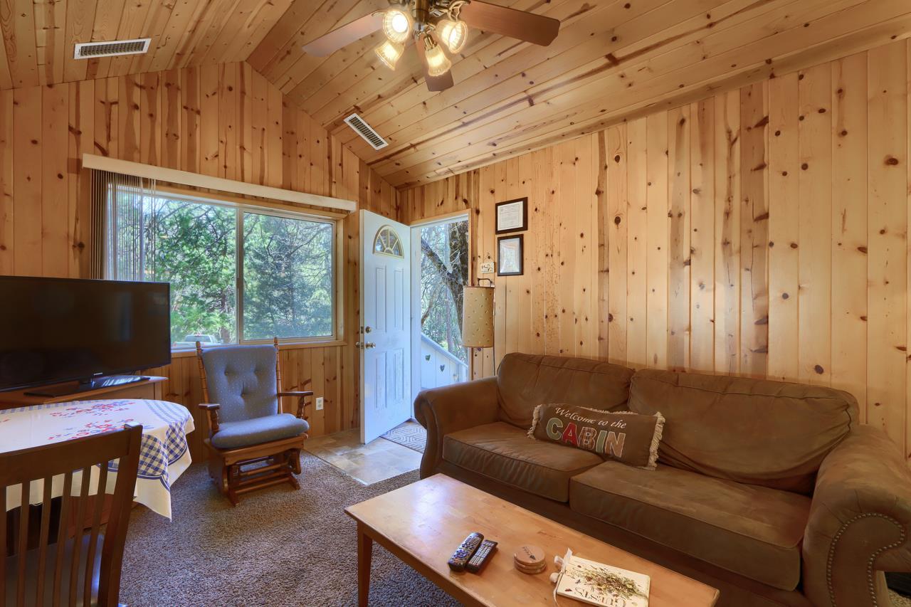 Yosemite, California, 95389, United States, 5 Bedrooms Bedrooms, ,4 BathroomsBathrooms,Residential,For Sale,2048159