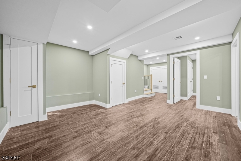 Maplewood Twp., New Jersey, 07040, United States, 4 Bedrooms Bedrooms, ,4 BathroomsBathrooms,Residential,For Sale,1950827