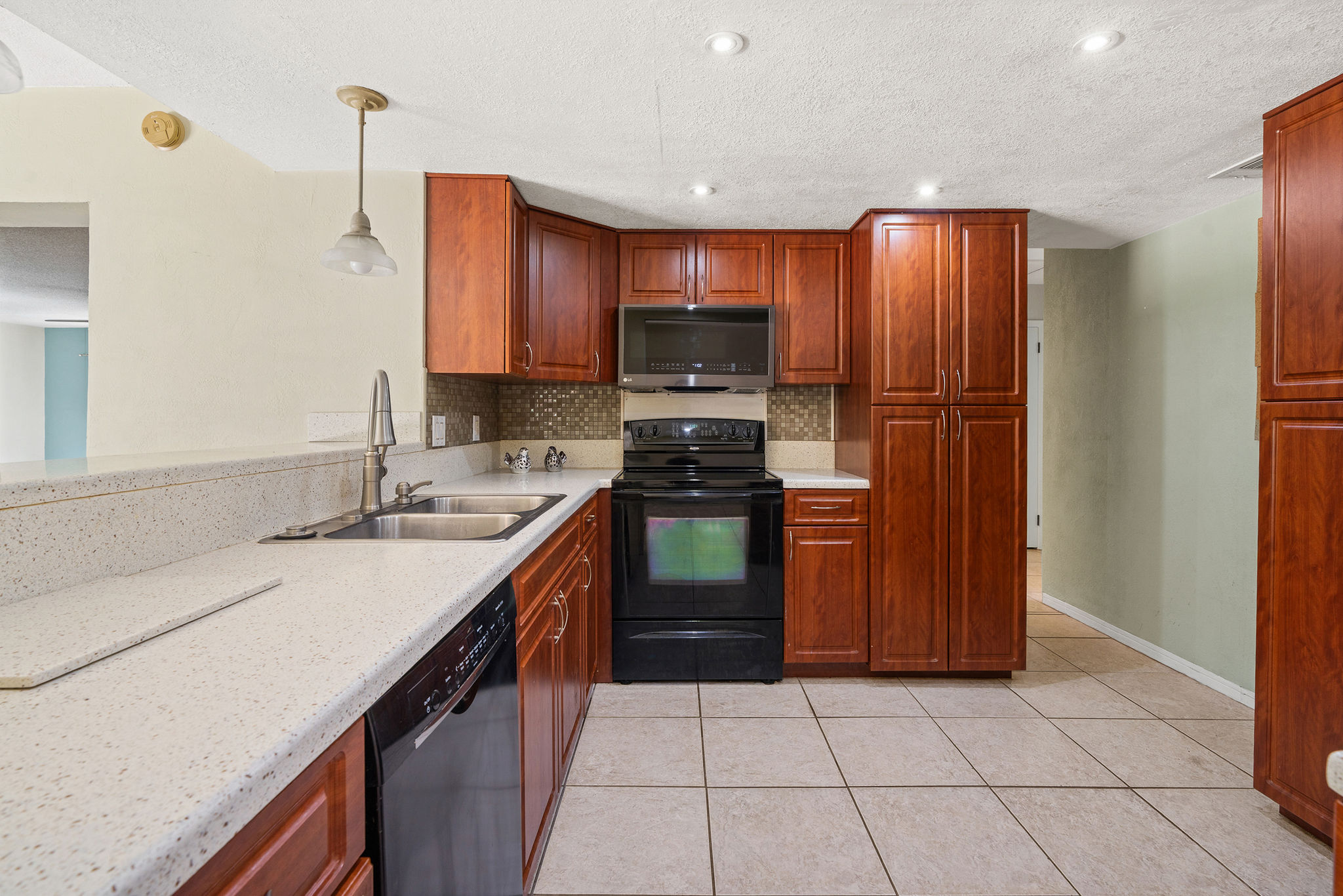 St. Petersburg, Florida, 33712, United States, 3 Bedrooms Bedrooms, ,2 BathroomsBathrooms,Residential,For Sale,1980659